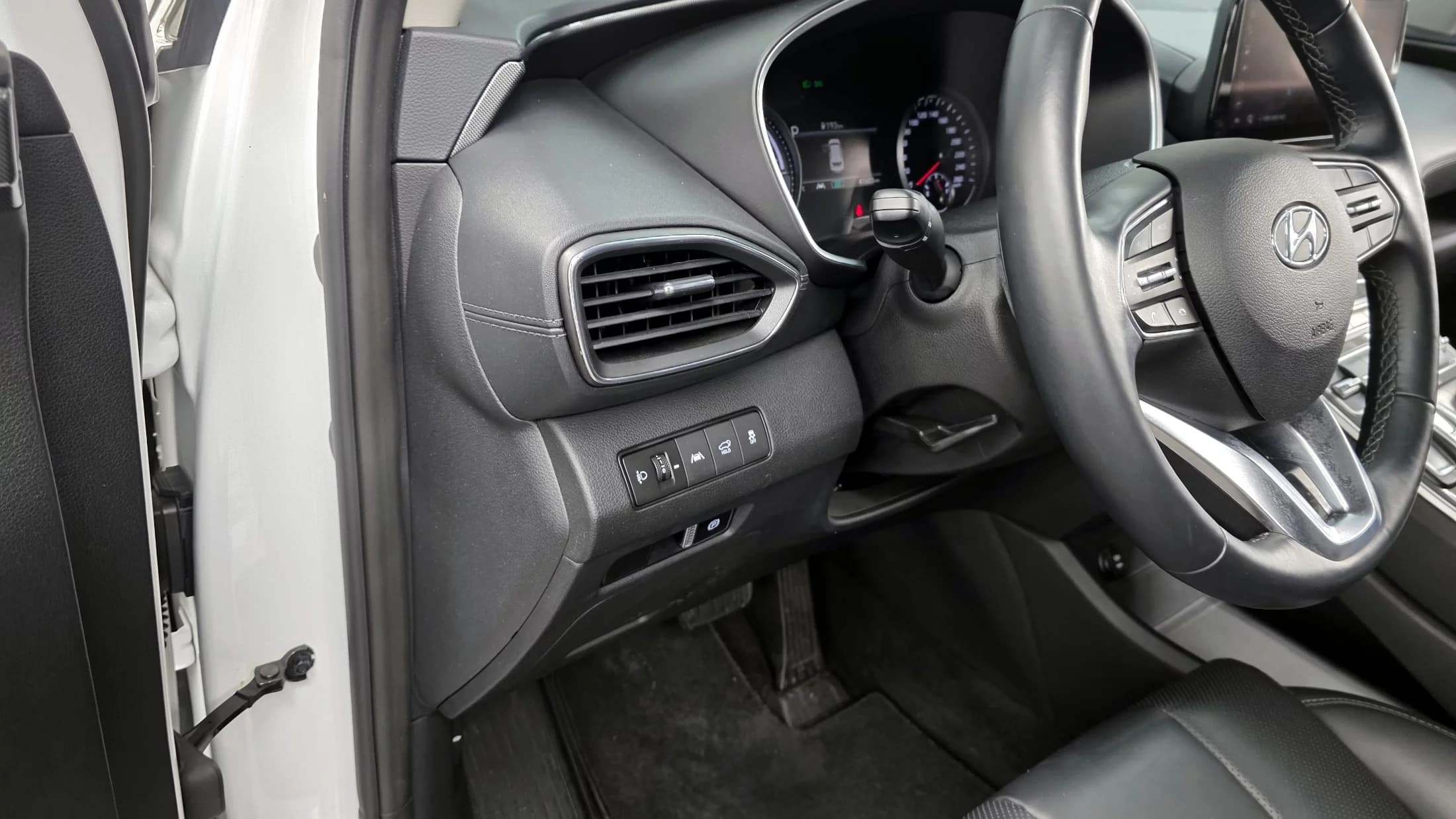 Hyundai Santa Fe HEV 1.6 4WD Exclusive, гибрид, 2021 г. 41667 км. — фото 17