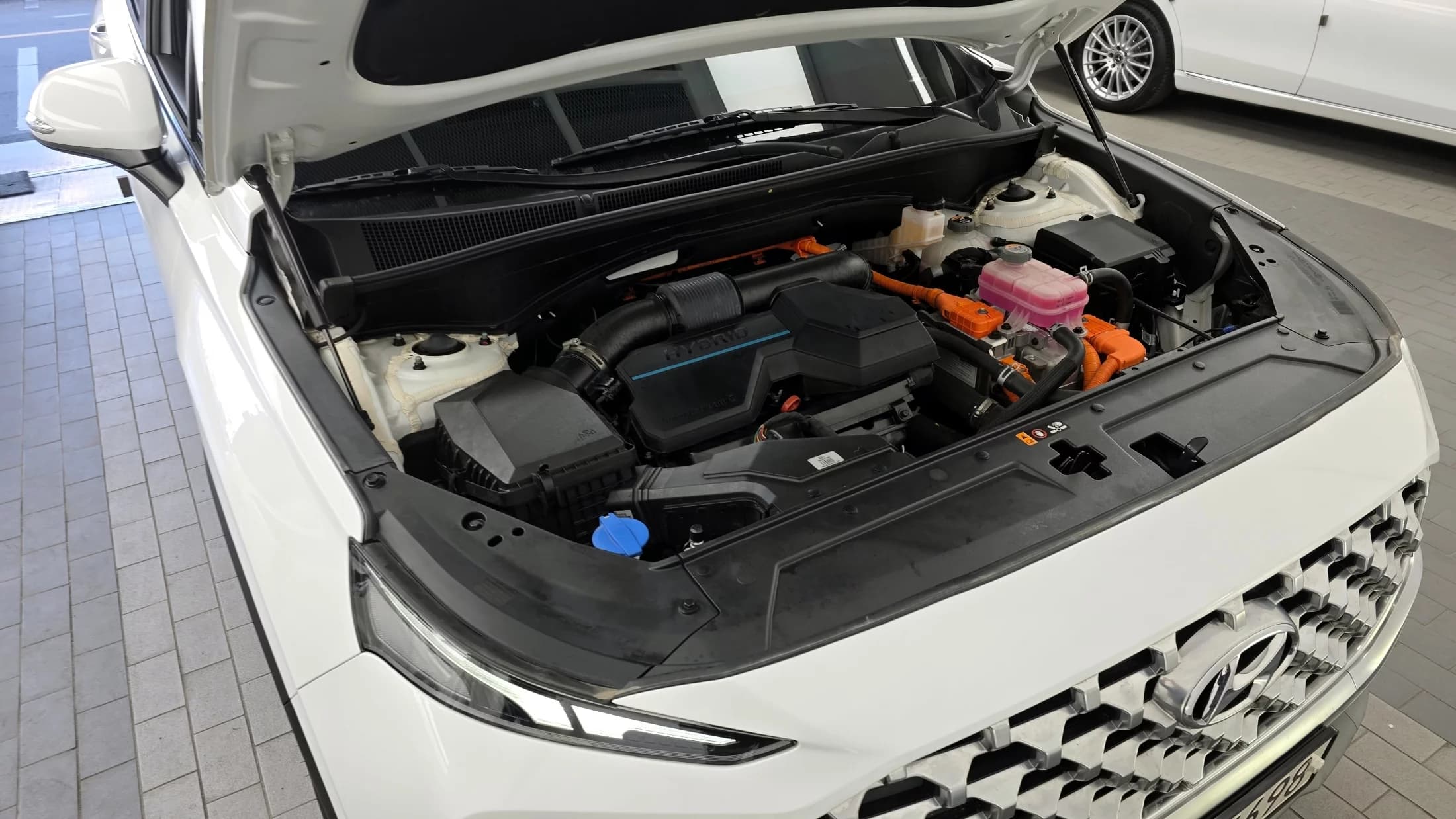 Hyundai Santa Fe HEV 1.6 4WD Exclusive, гибрид, 2021 г. 41667 км. — фото 6