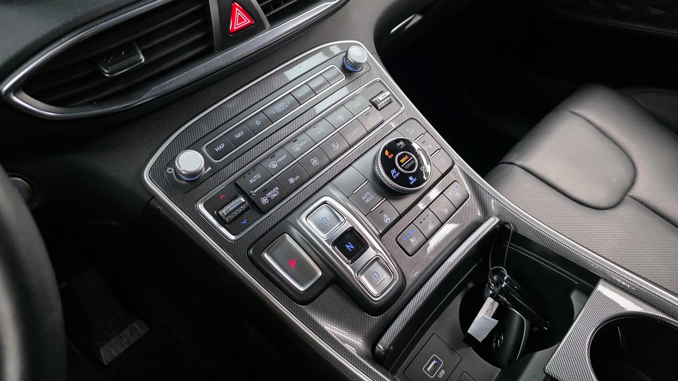 Hyundai Santa Fe HEV 1.6 4WD Exclusive, гибрид, 2021 г. 41667 км. — фото 9