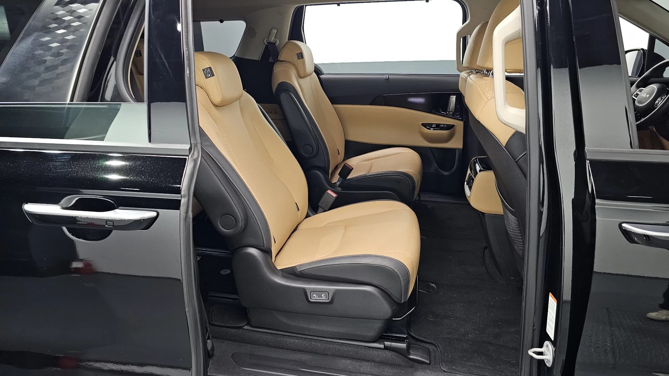Kia Carnival Gasoline 9-Seater Signature, 2022 г. 81635 км. — фото 11