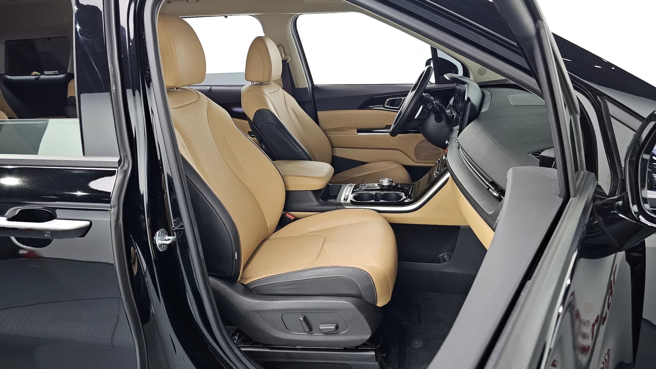 Kia Carnival Gasoline 9-Seater Signature, 2022 г. 81635 км. — фото 10
