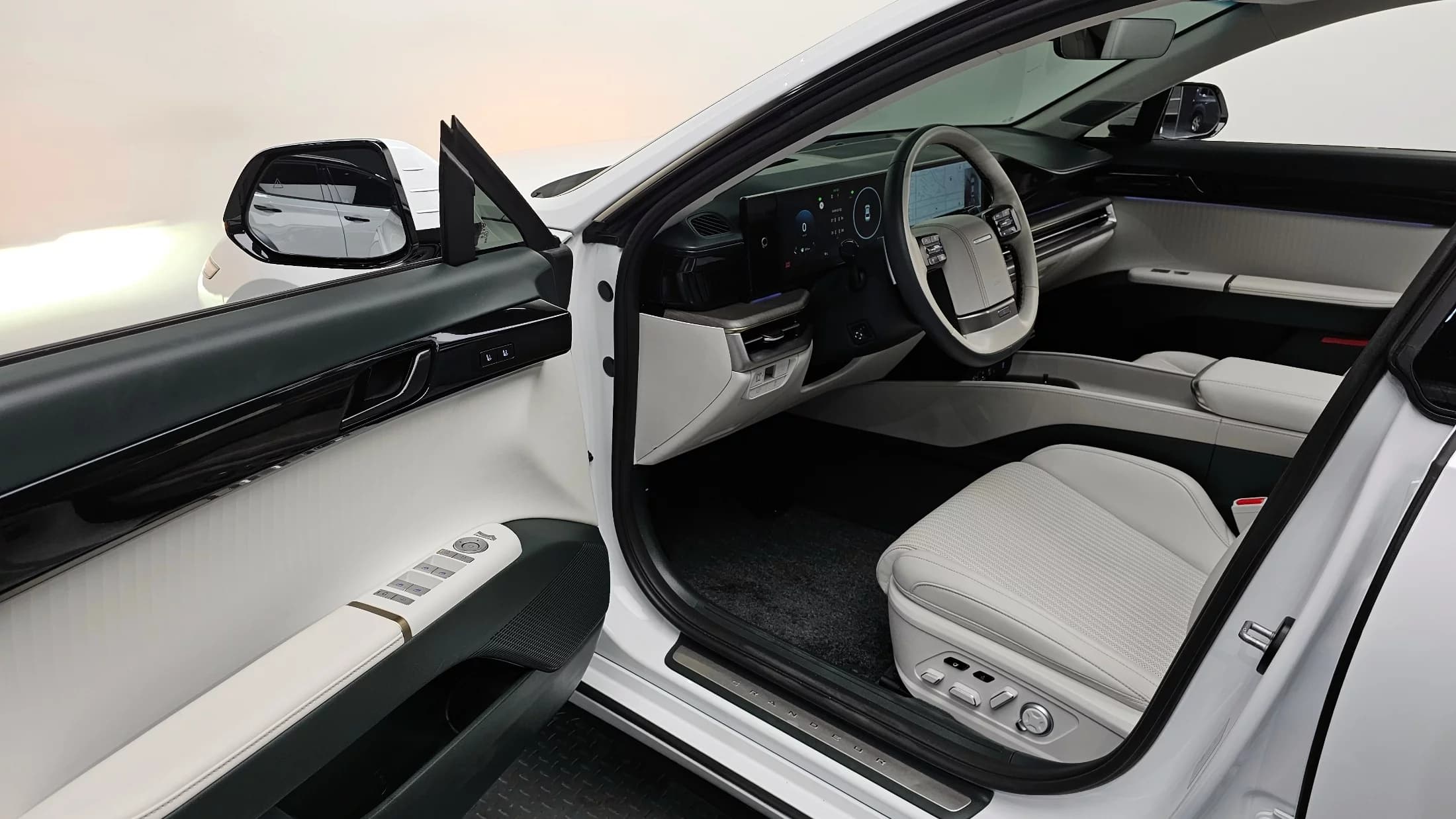 Hyundai Grandeur 2,5 Gasoline 2WD Calligraphy, 2023 г. 32701 км. — фото 11