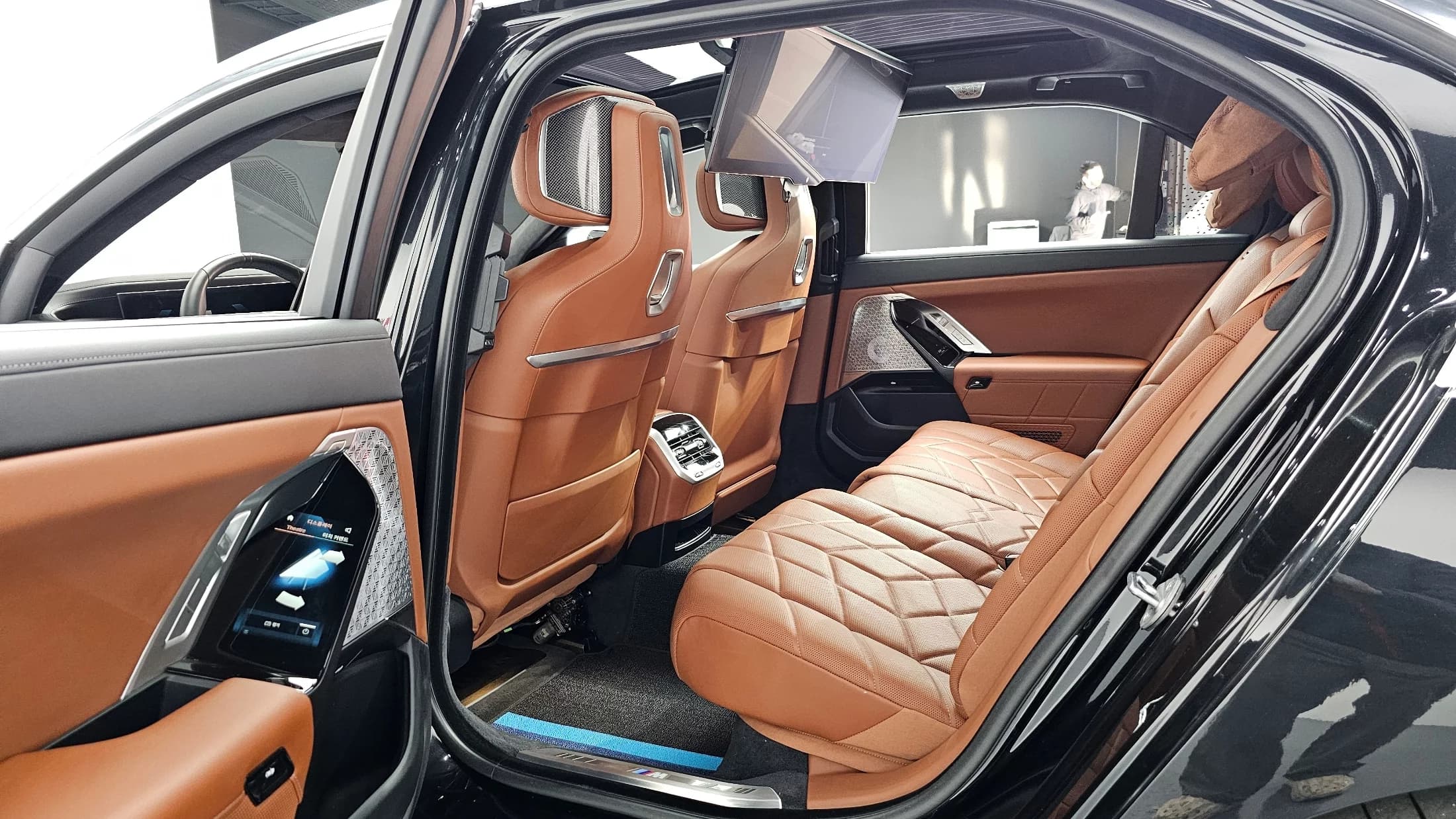 BMW i7 xDrive 60 M sport, электромобиль, 2024 г. 45358 км. — фото 10