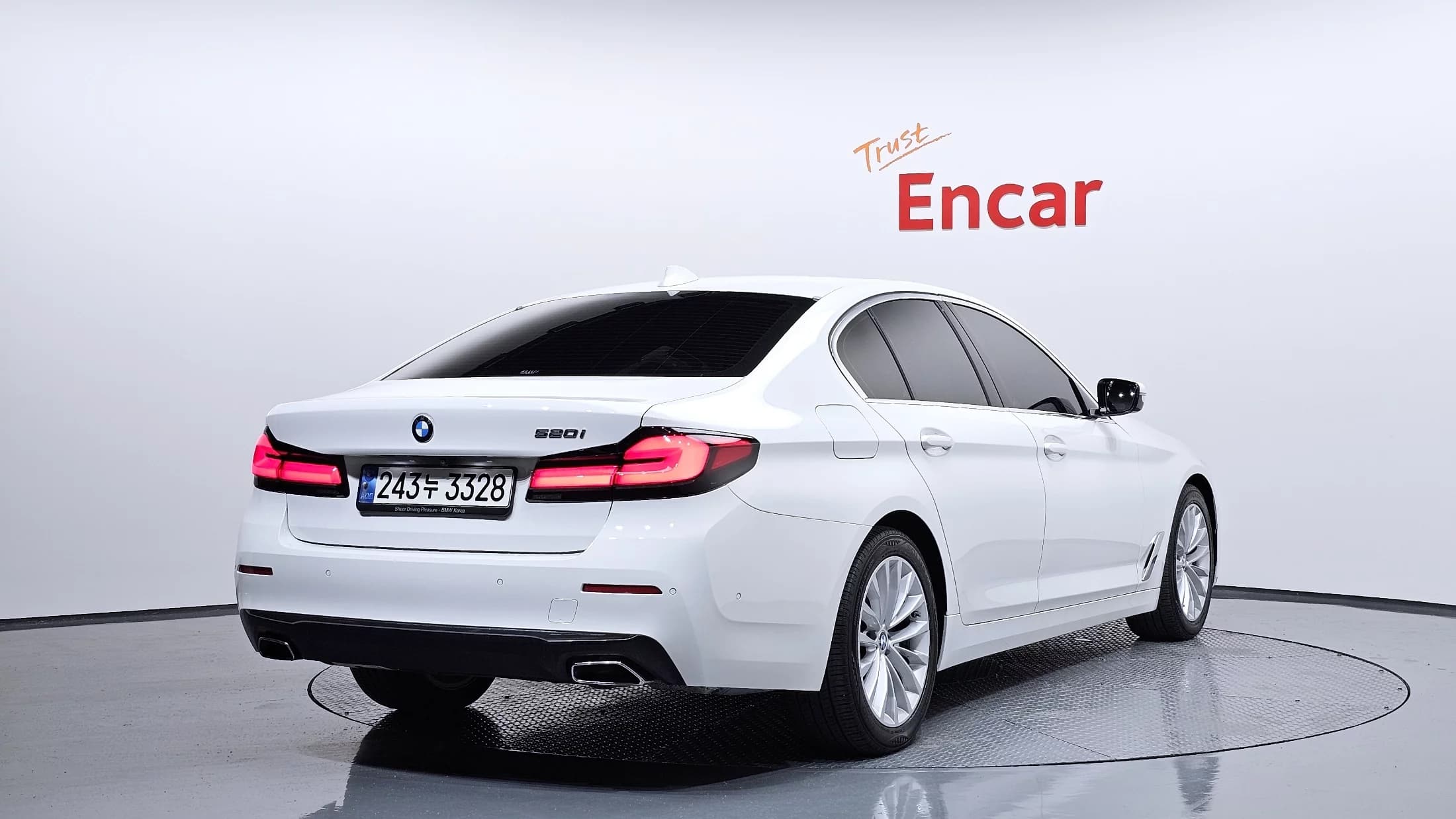 BMW 5-Series 520i Luxury, 2022 г. 84594 км. — фото 2