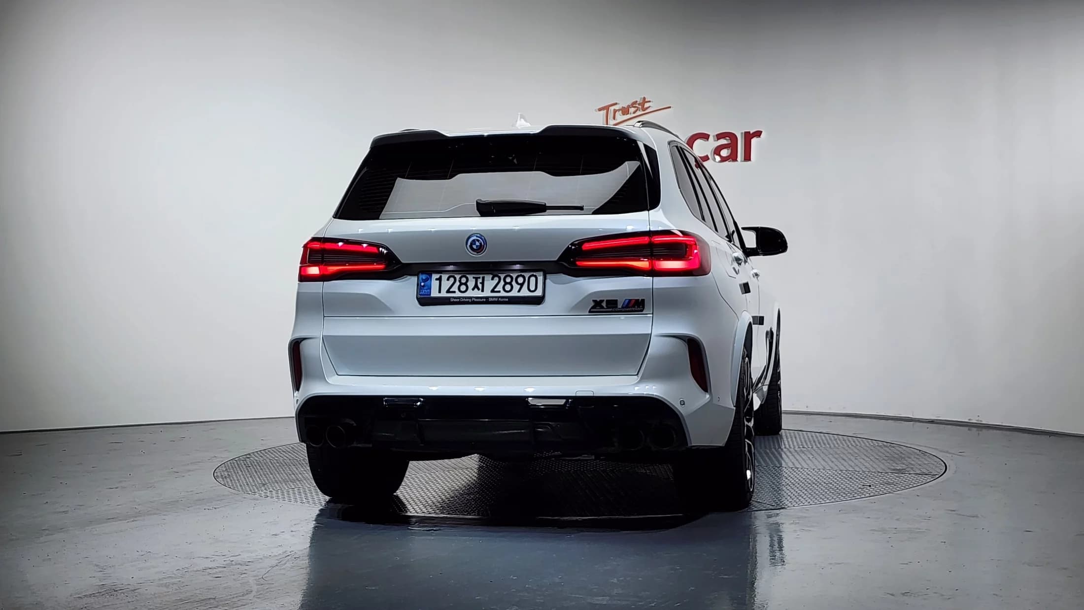 BMW X5 M 4.4 Competition, 2023 г. 62545 км. — фото 3