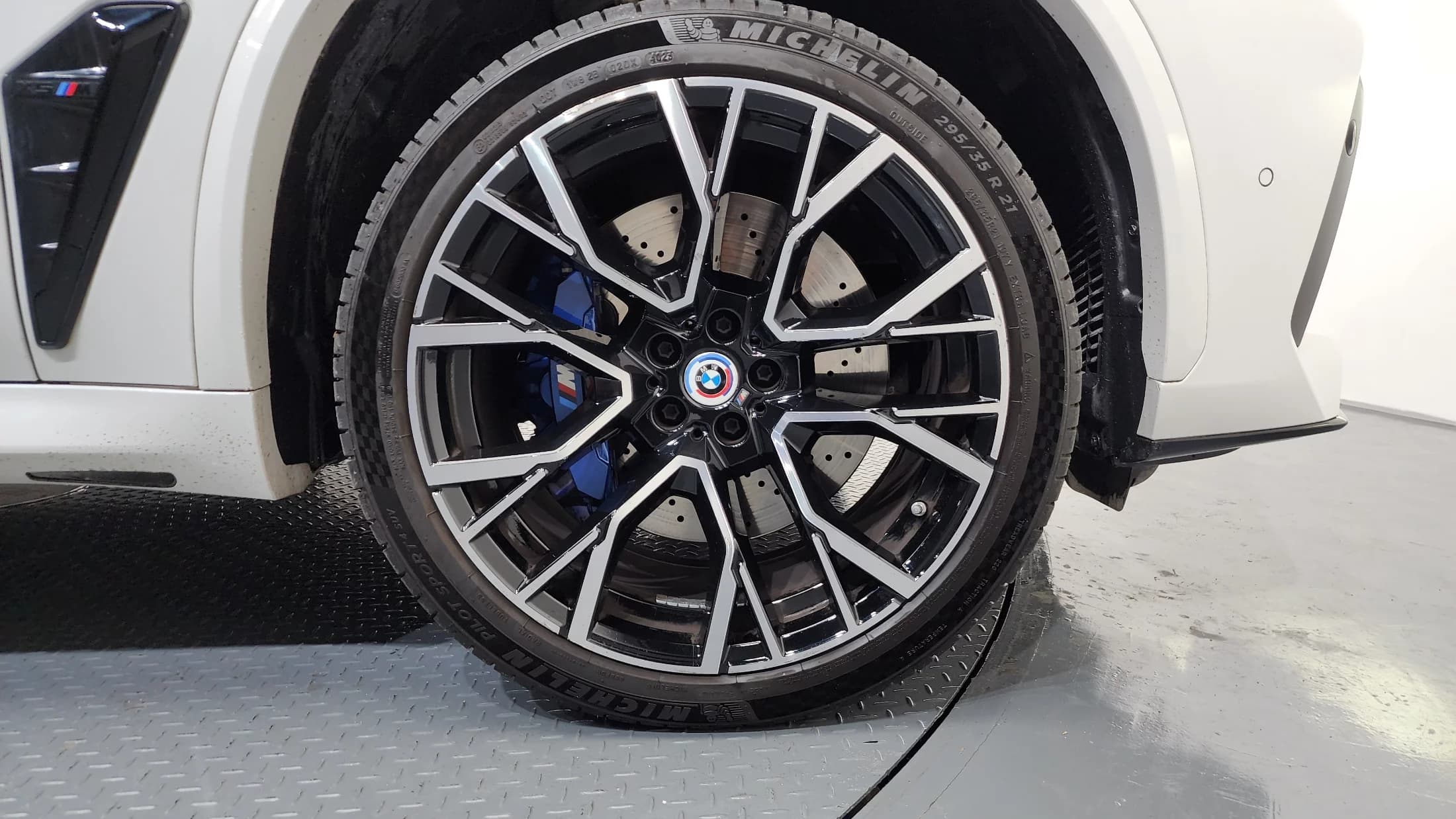 BMW X5 M 4.4 Competition, 2023 г. 62545 км. — фото 4