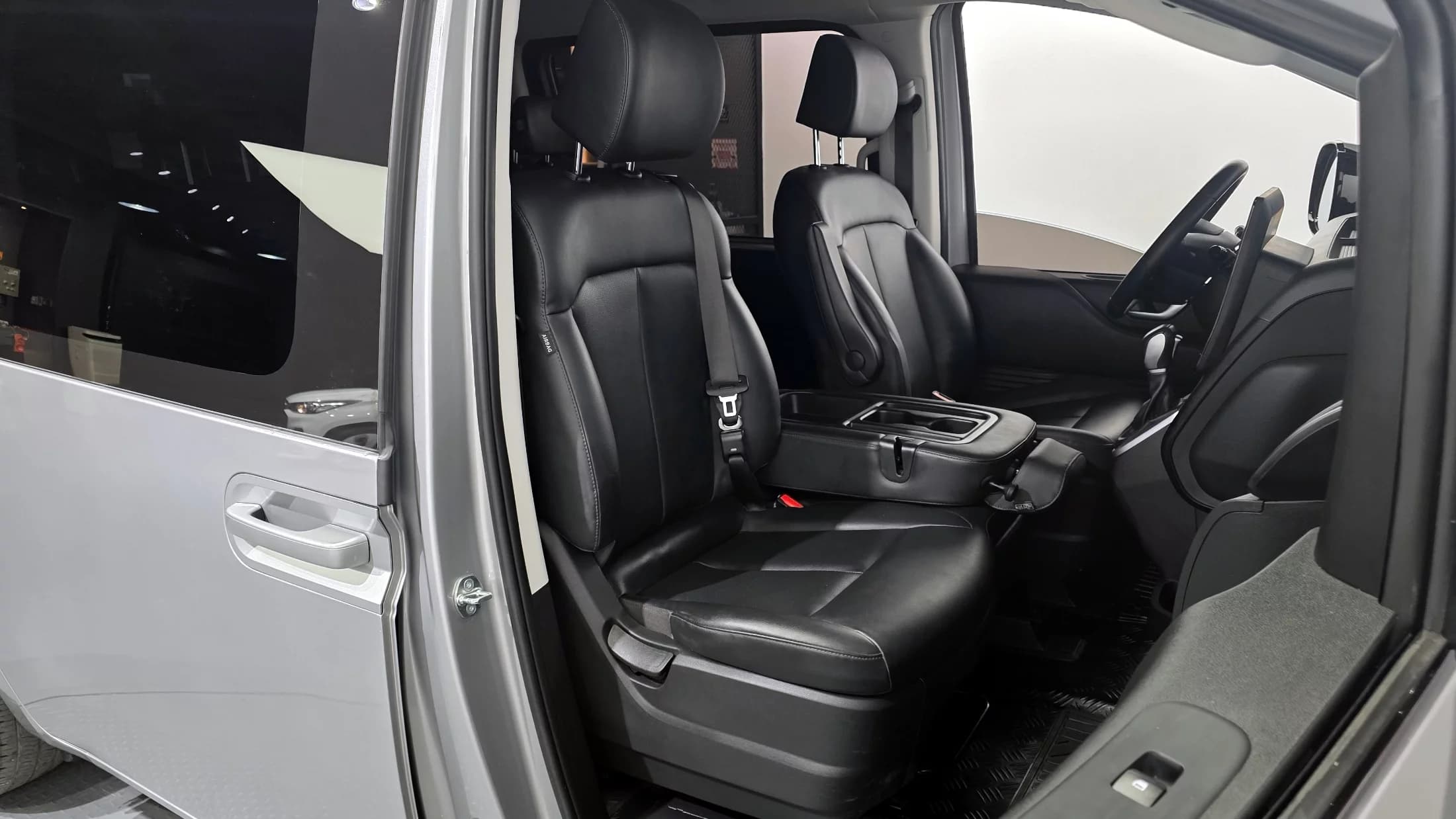 Hyundai Staria Tourer 9-Seater Modern, 2023 г. 53941 км. — фото 12