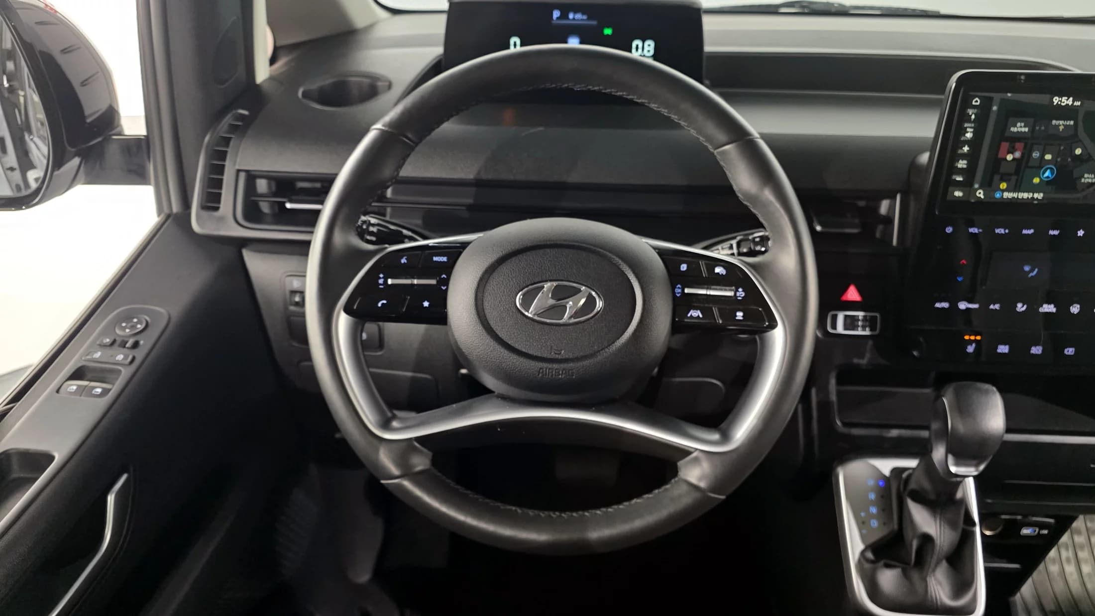 Hyundai Staria Tourer 9-Seater Modern, 2023 г. 53941 км. — фото 13