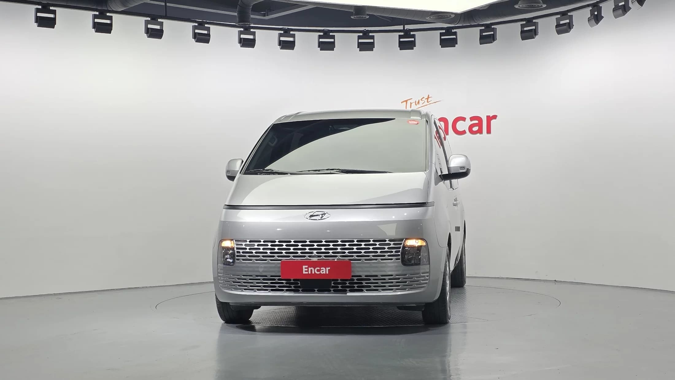 Hyundai Staria Tourer 9-Seater Modern, 2023 г. 53941 км. — фото 3
