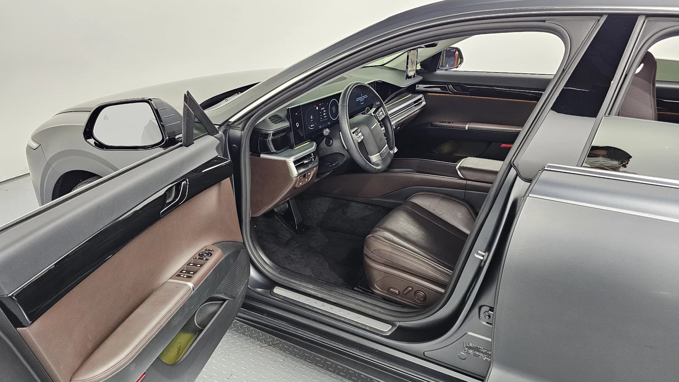 Hyundai Grandeur 2,5 Gasoline 2WD Premium, 2022 г. 25600 км. — фото 11
