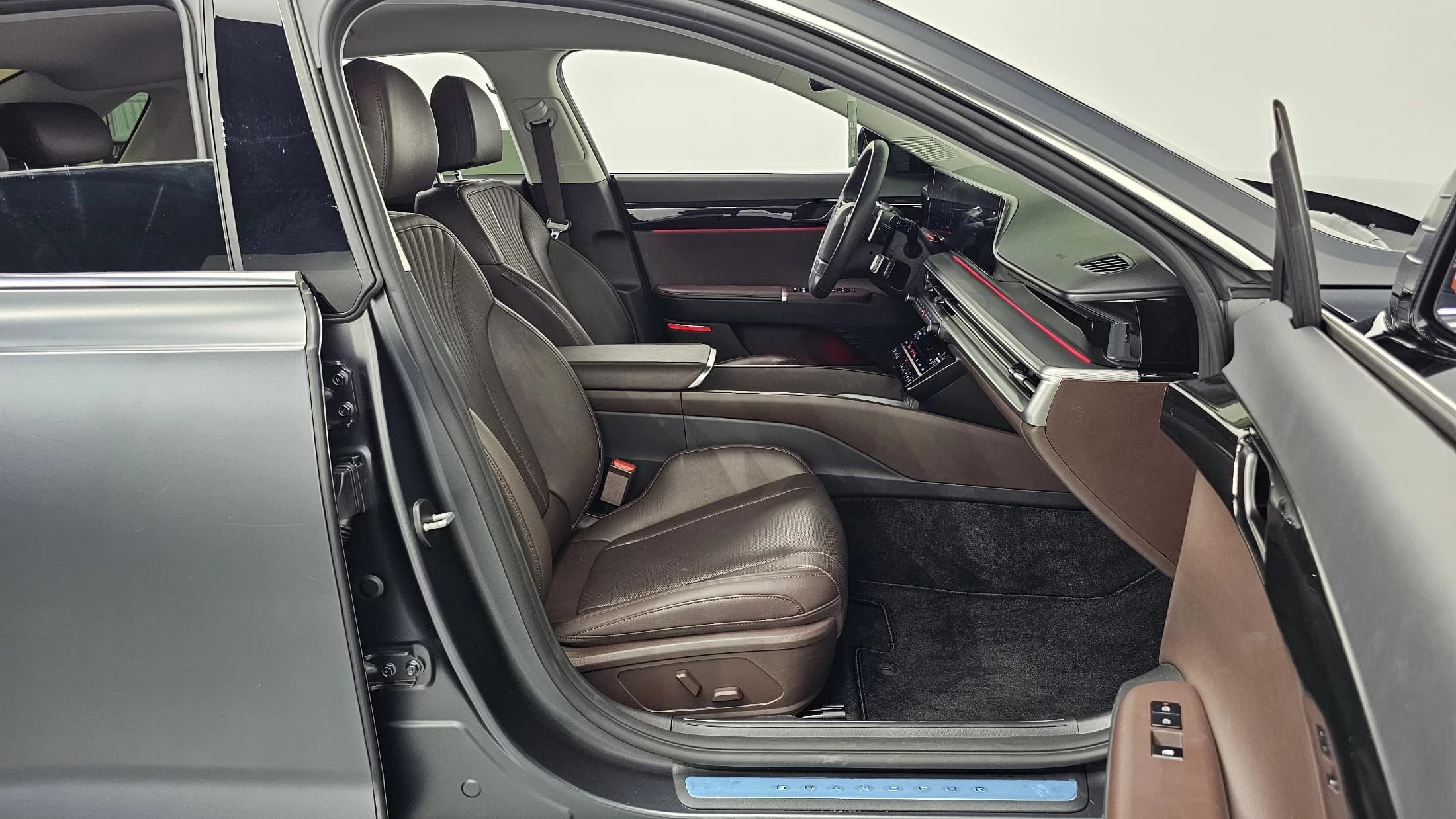 Hyundai Grandeur 2,5 Gasoline 2WD Premium, 2022 г. 25600 км. — фото 10