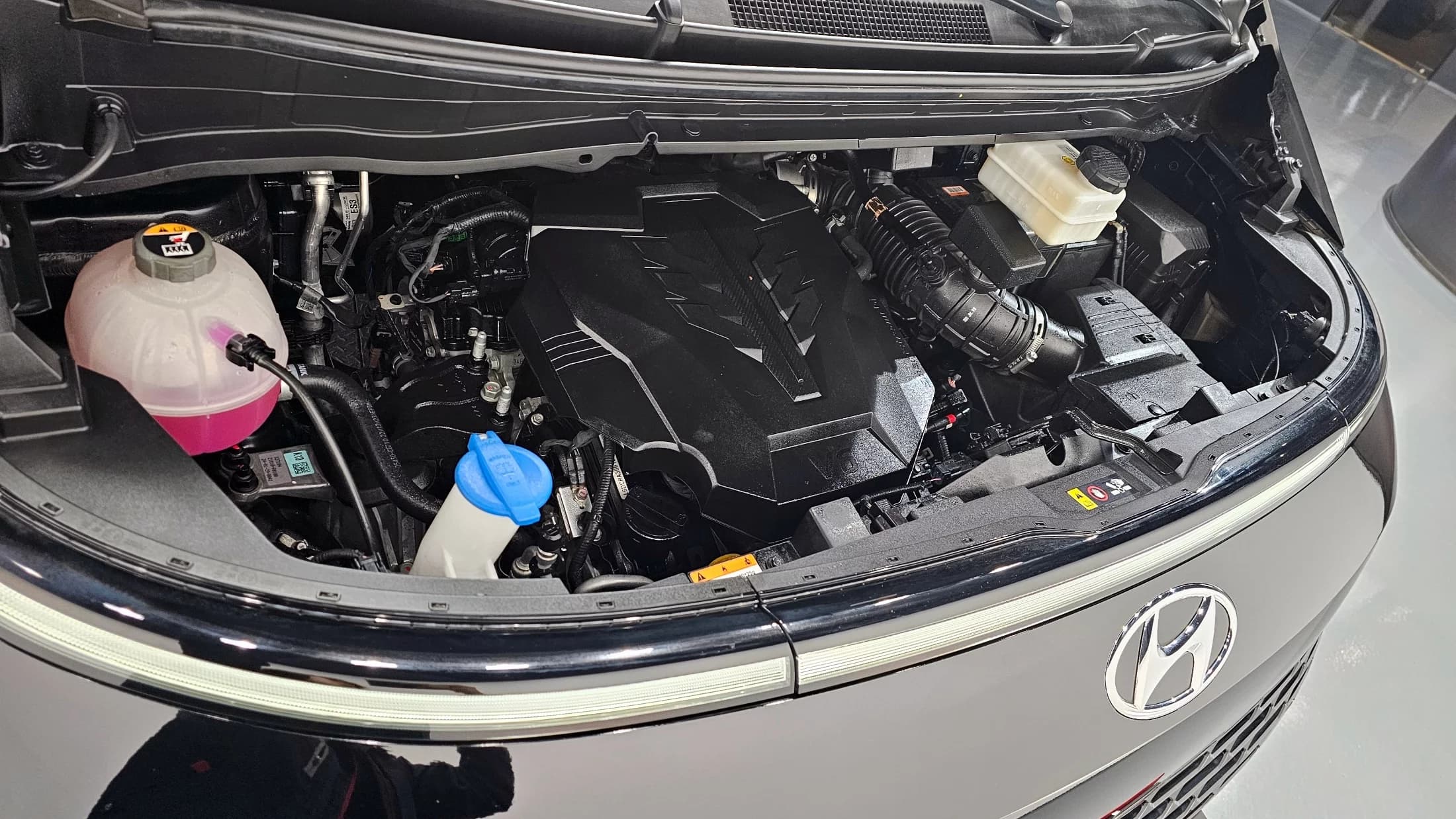 Hyundai Staria L3.5 Cargo 5-Seater Modern, 2024 г. 25937 км. — фото 6
