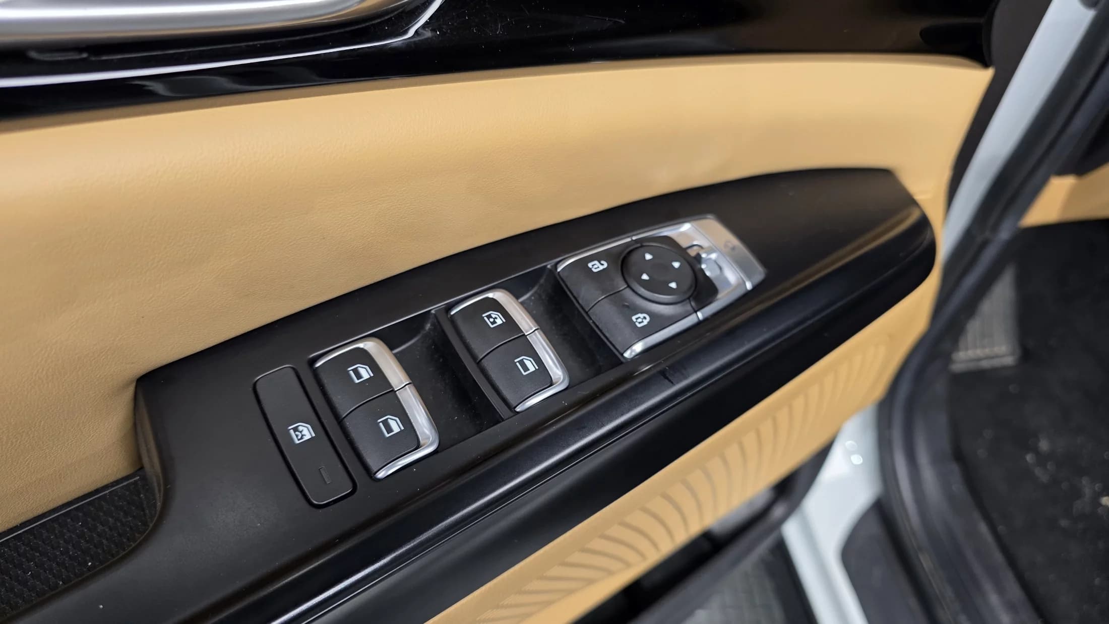 Kia Carnival 9-Seater Prestige, 2023 г. 30846 км. — фото 12