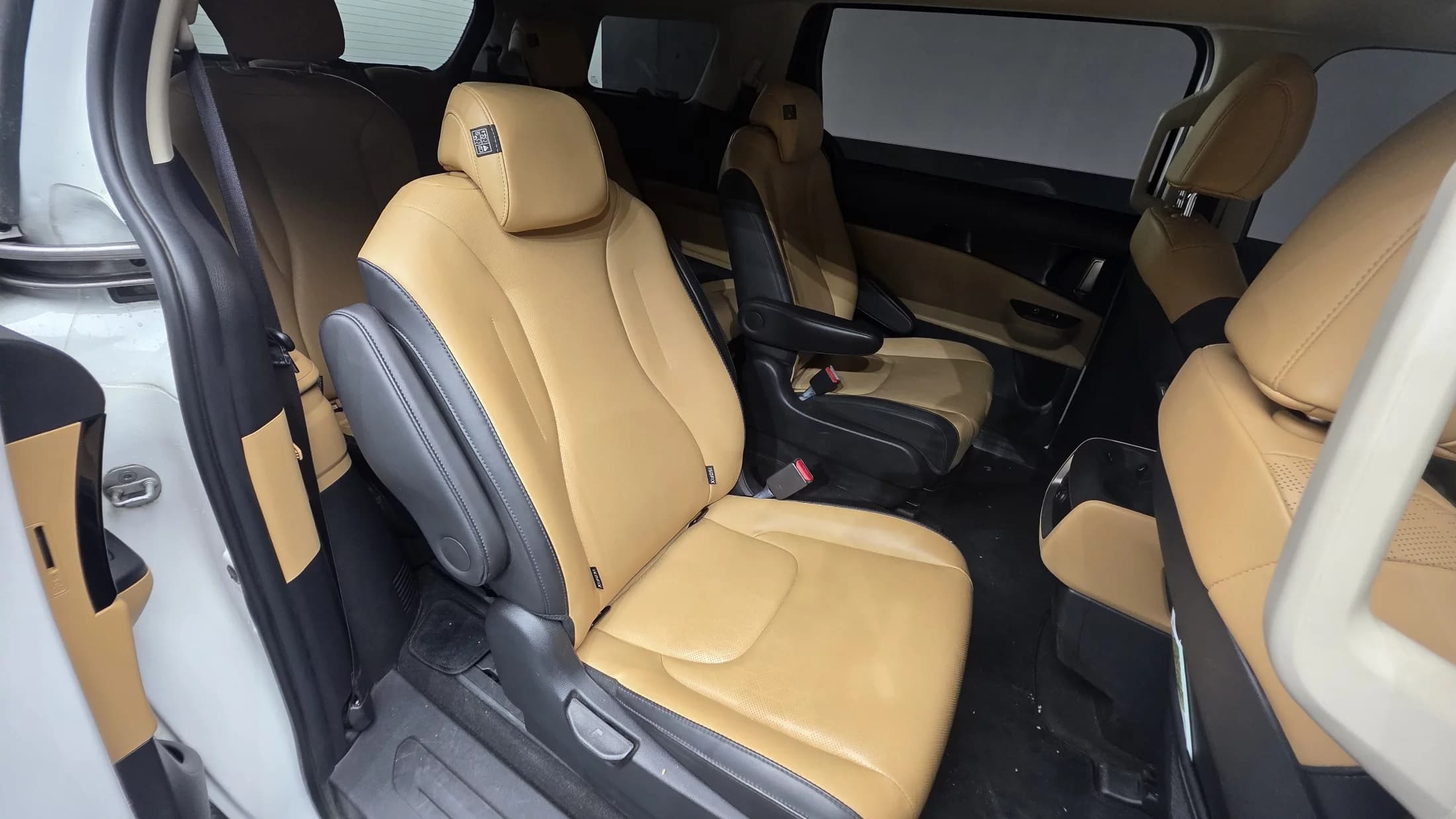 Kia Carnival 9-Seater Prestige, 2023 г. 30846 км. — фото 19