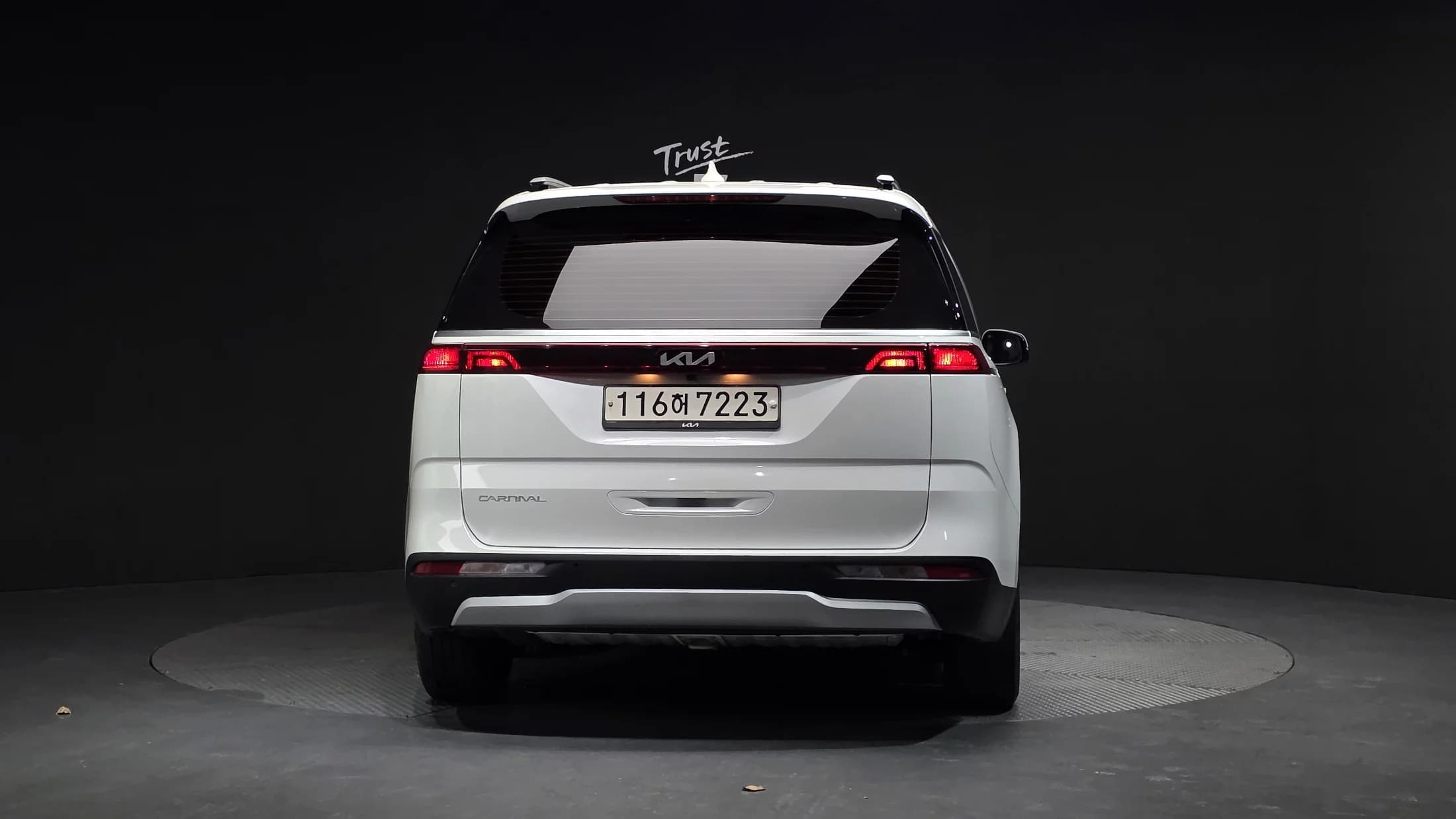 Kia Carnival 9-Seater Prestige, 2023 г. 30846 км. — фото 4
