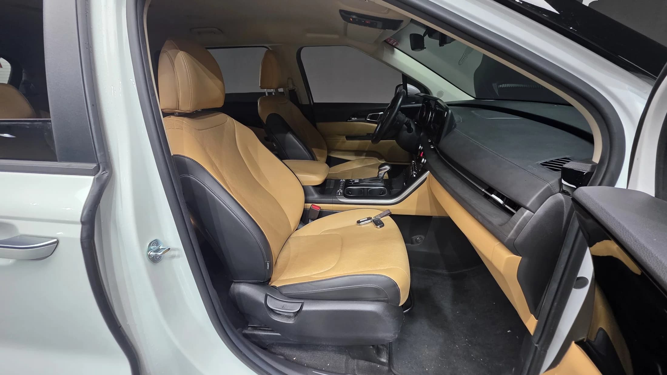 Kia Carnival 9-Seater Prestige, 2023 г. 30846 км. — фото 10