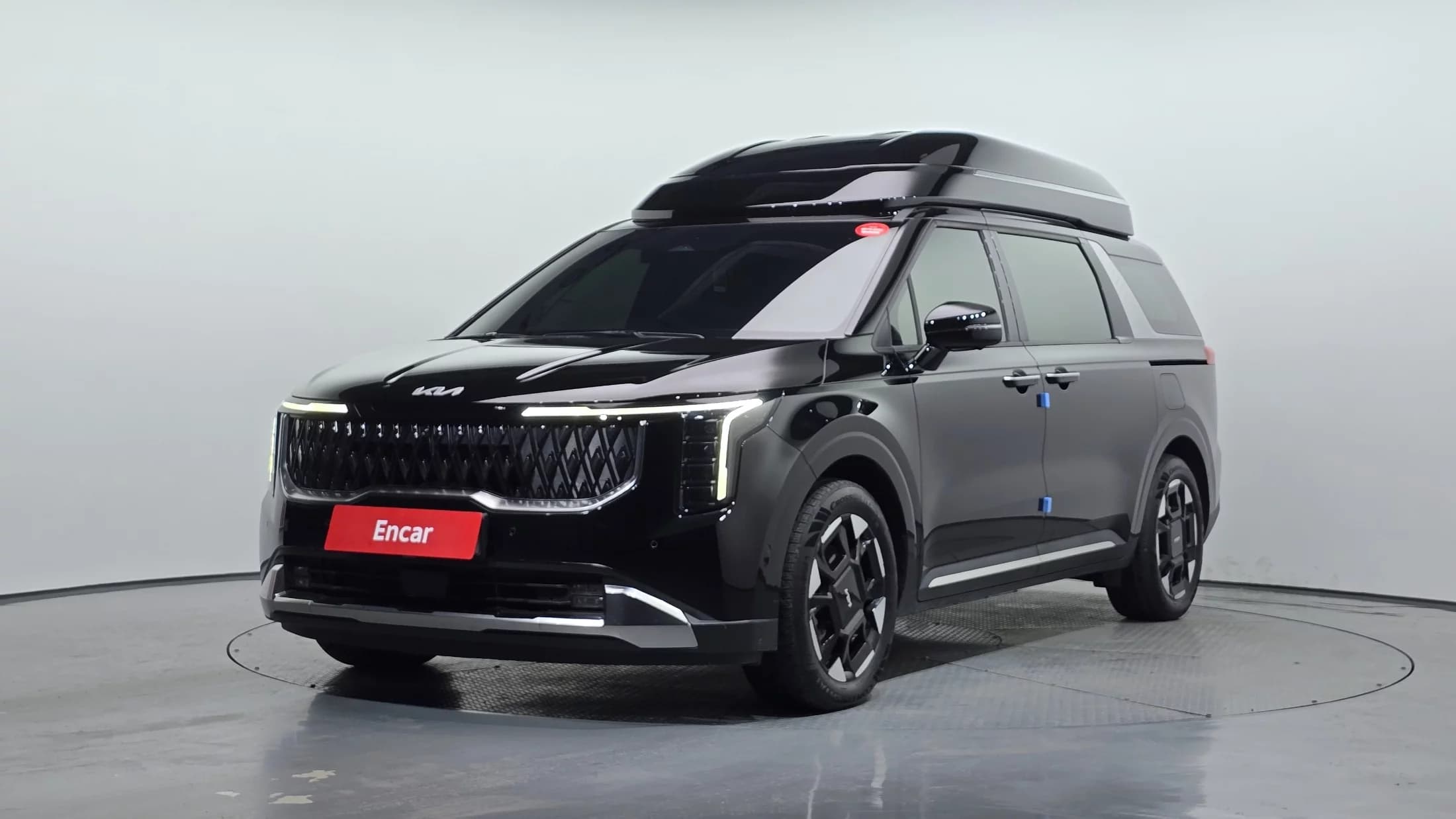 Kia Carnival HEV 9-Seater Hi-Limousine Signature, гибрид, 2024 г. 62150 км.