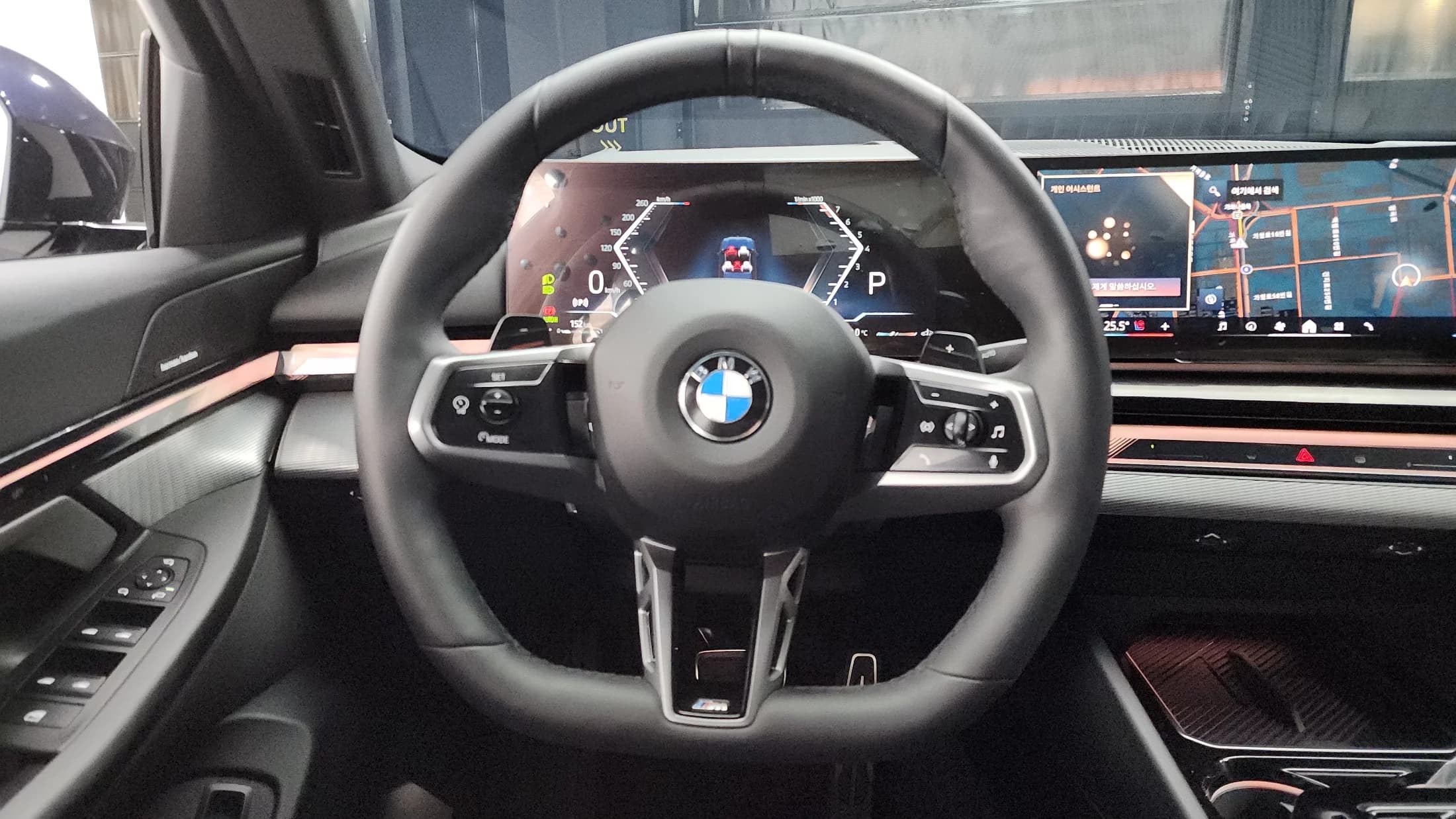 BMW 5-Series 520i M Sport, 2025 г. 16340 км. — фото 13