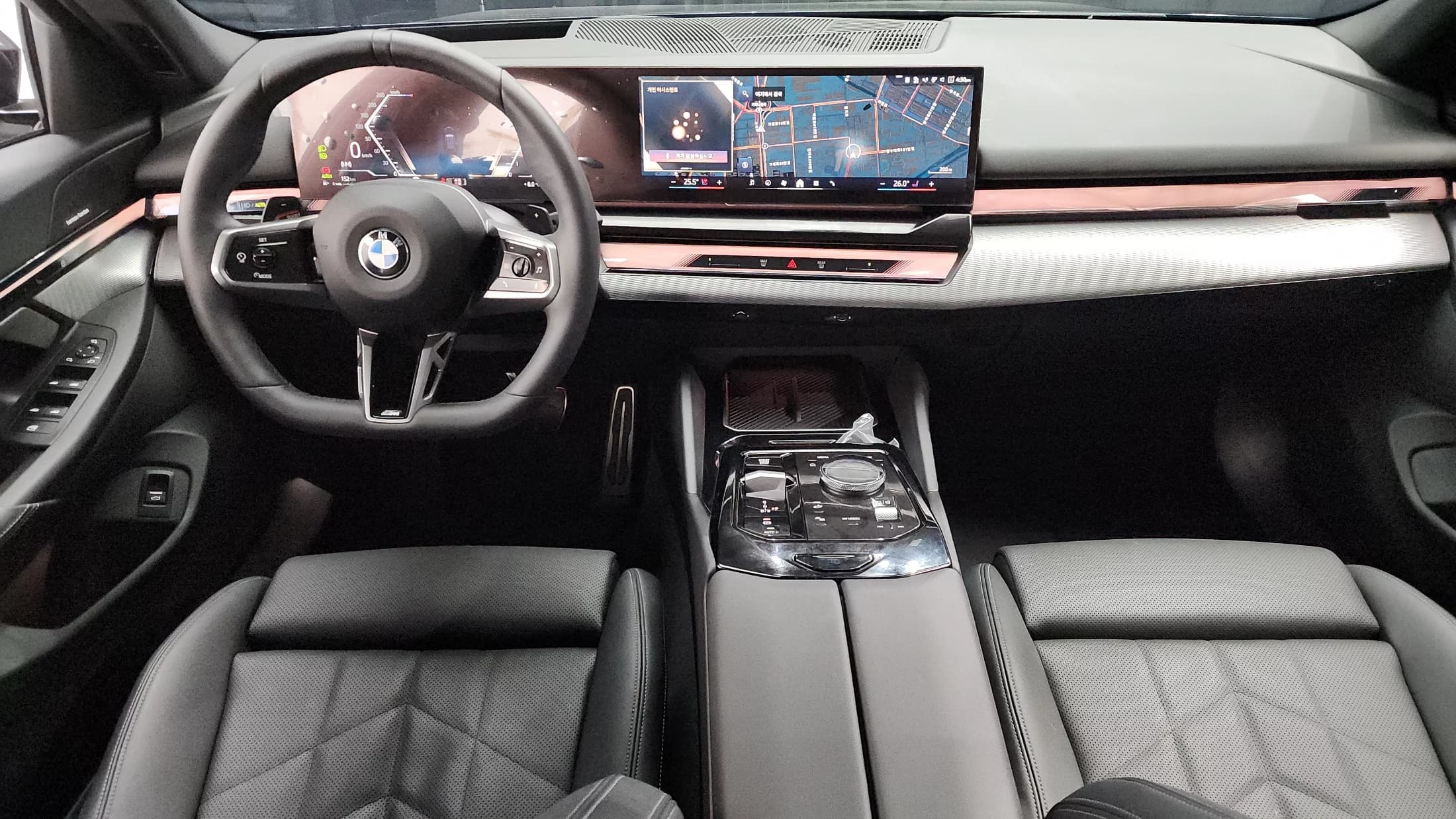 BMW 5-Series 520i M Sport, 2025 г. 16340 км. — фото 7