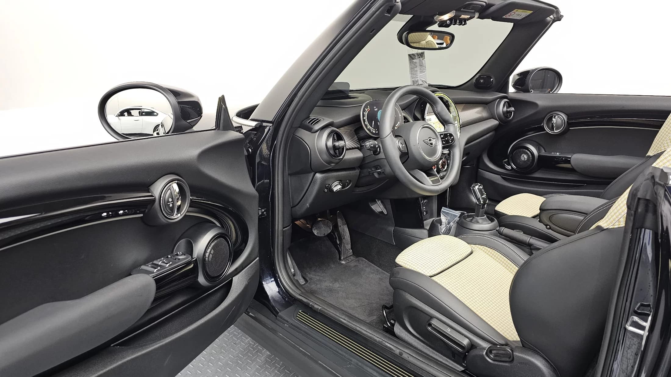 MINI Cooper Convertible Resolute Edition 3rd Gen, 2024 г. 7503 км. — фото 10