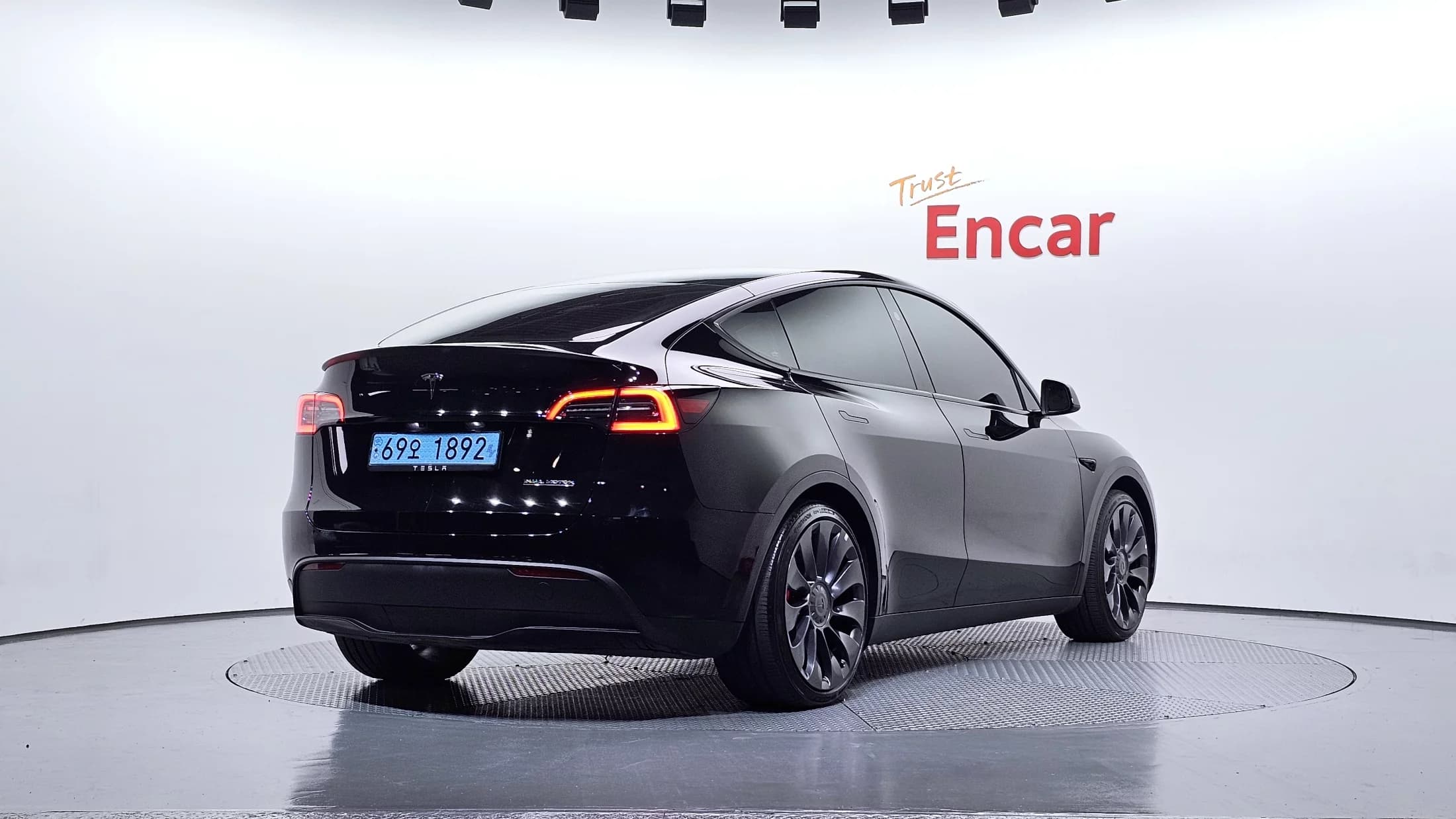 Tesla Model Y Performance, электромобиль, 2024 г. 38913 км. — фото 2