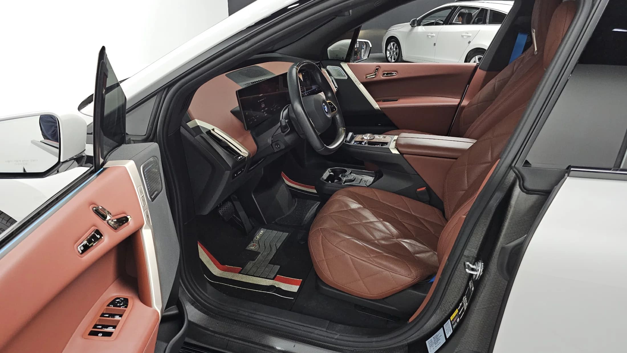 BMW iX xDrive50 Sports Plus, электромобиль, 2023 г. 33373 км. — фото 11