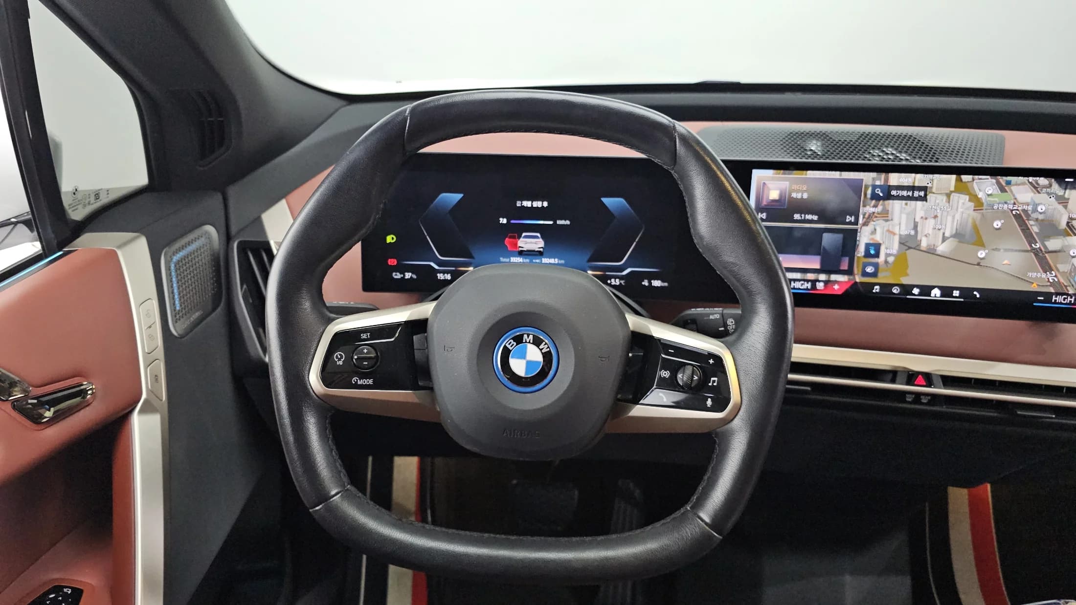 BMW iX xDrive50 Sports Plus, электромобиль, 2023 г. 33373 км. — фото 13