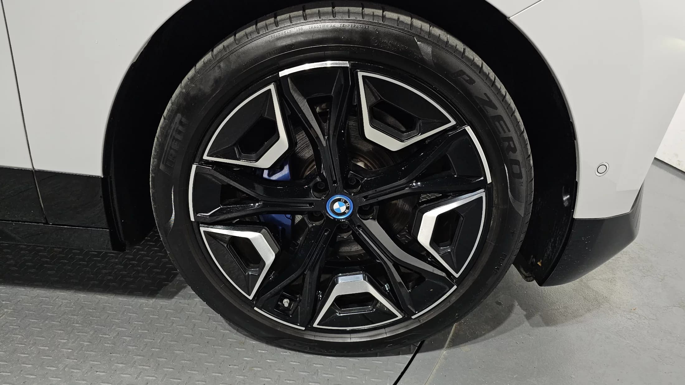BMW iX xDrive50 Sports Plus, электромобиль, 2023 г. 33373 км. — фото 5