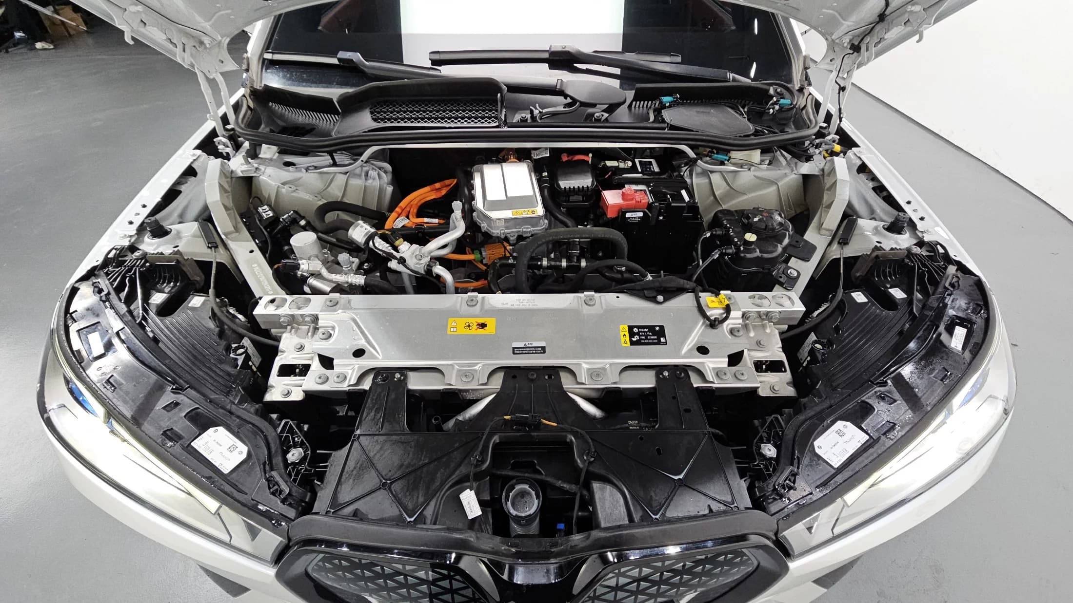 BMW iX xDrive50 Sports Plus, электромобиль, 2023 г. 33373 км. — фото 6