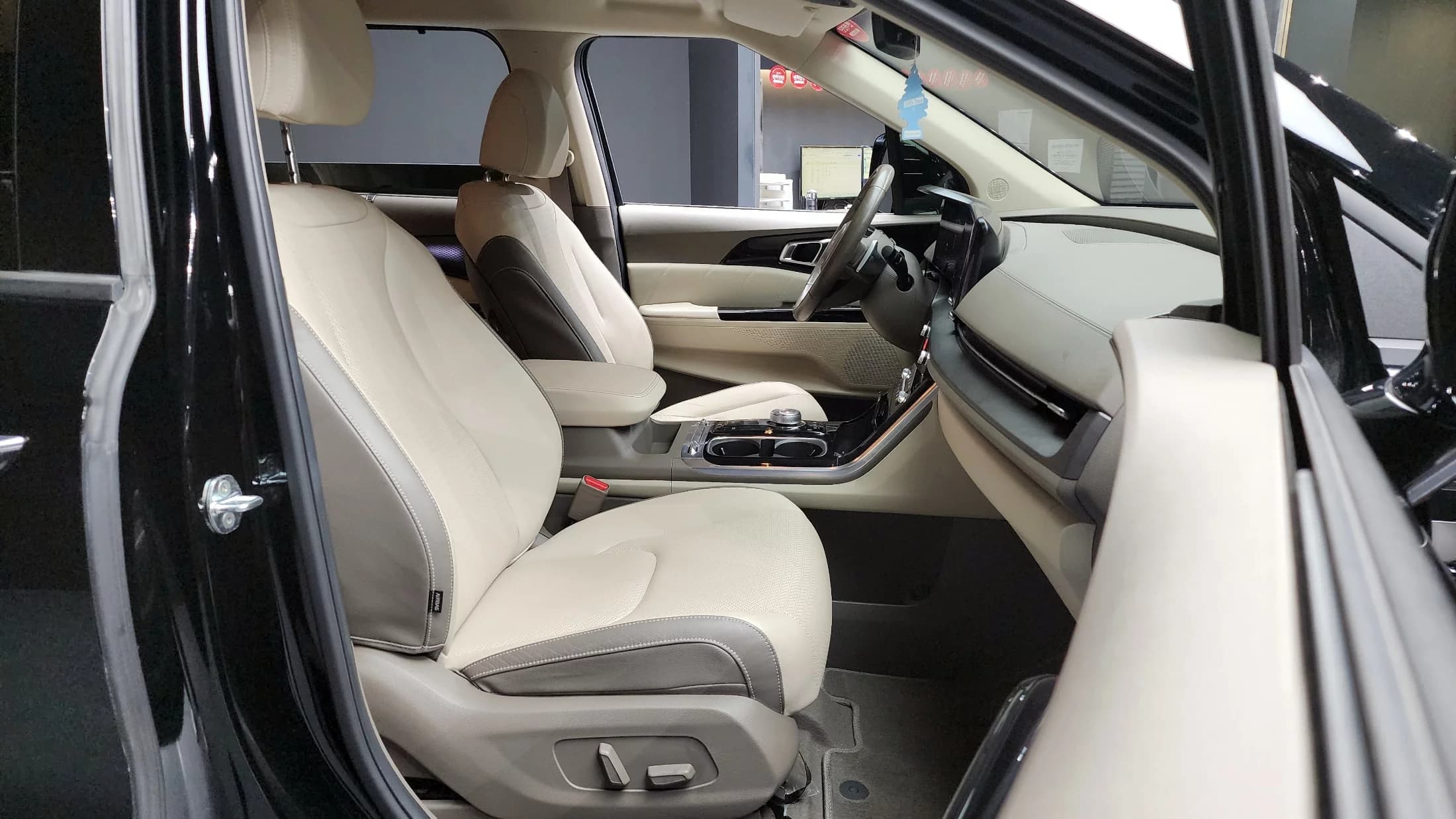 Kia Carnival 11-Seater Signature, 2022 г. 56116 км. — фото 11