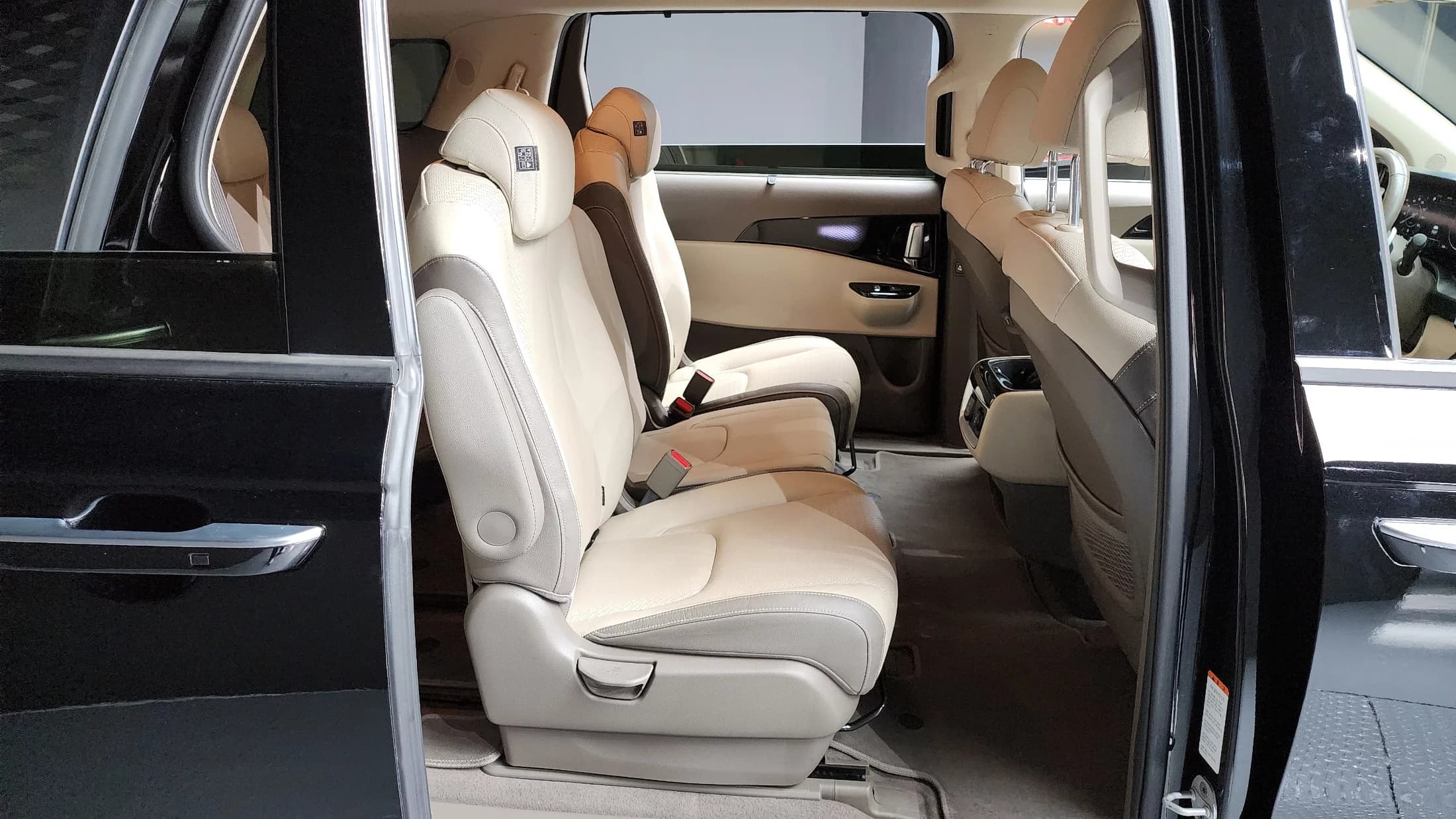Kia Carnival 11-Seater Signature, 2022 г. 56116 км. — фото 12