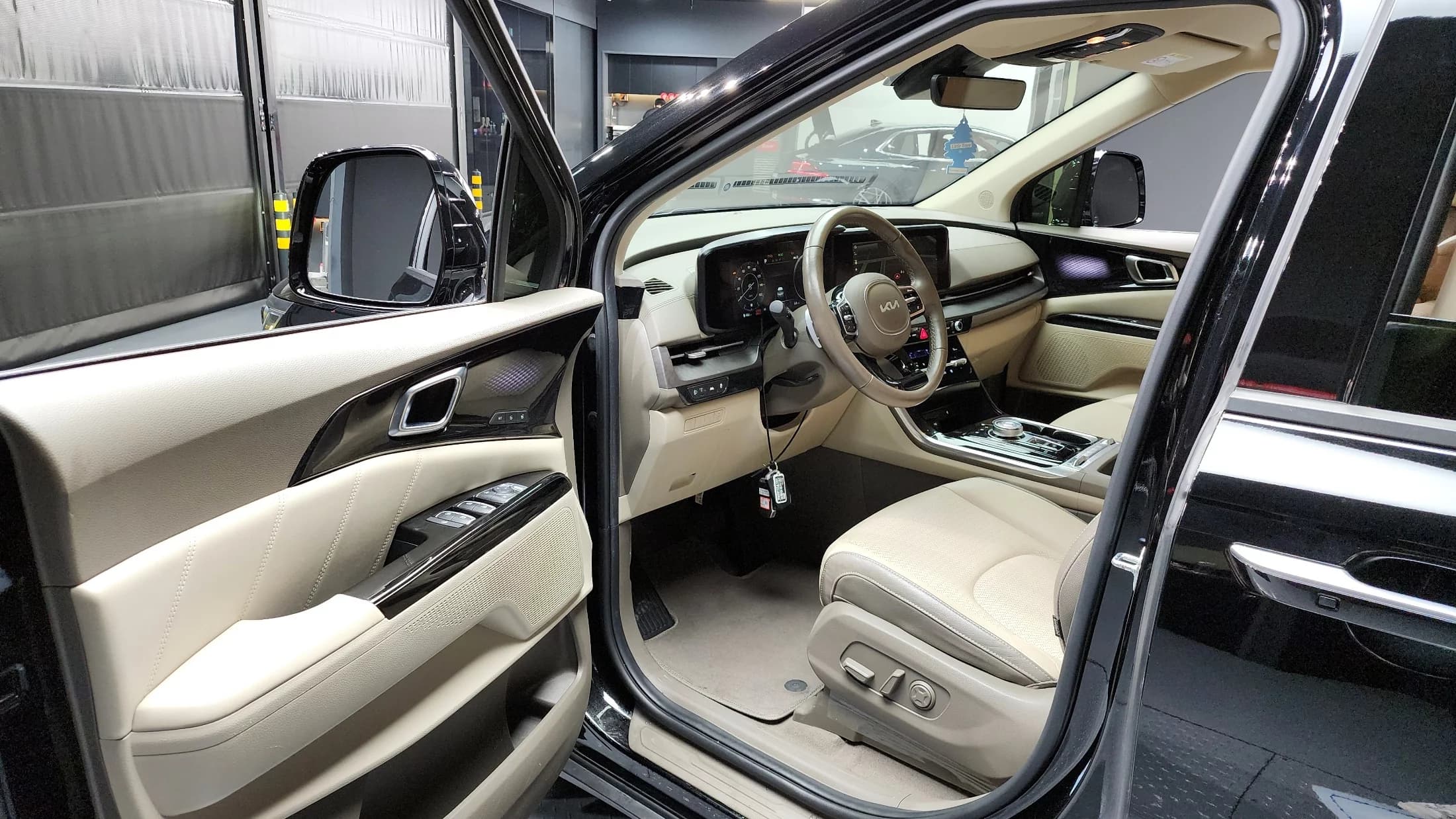 Kia Carnival 11-Seater Signature, 2022 г. 56116 км. — фото 10