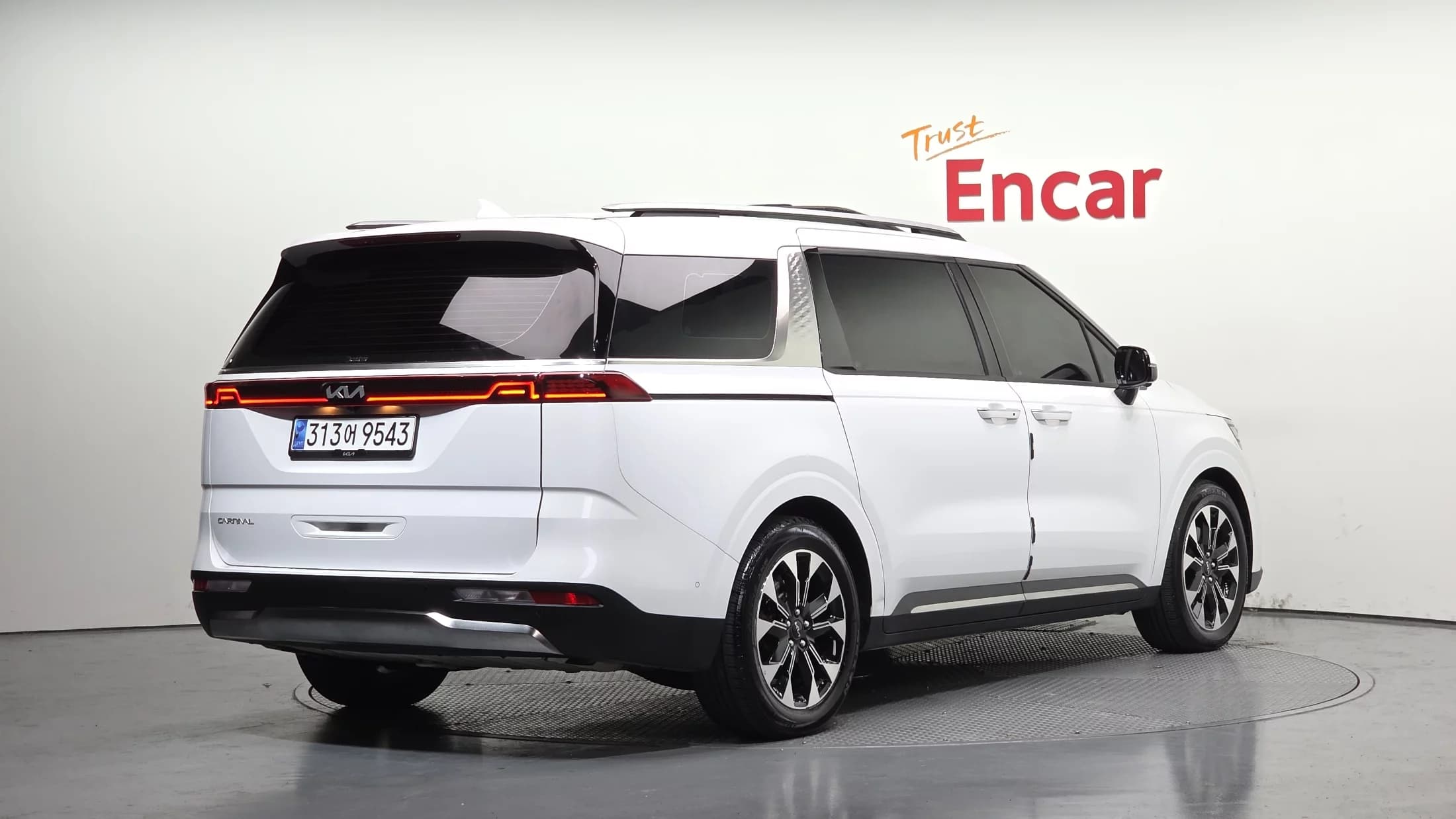 Kia Carnival Gasoline 9-Seater Signature, 2023 г. 66035 км. — фото 2