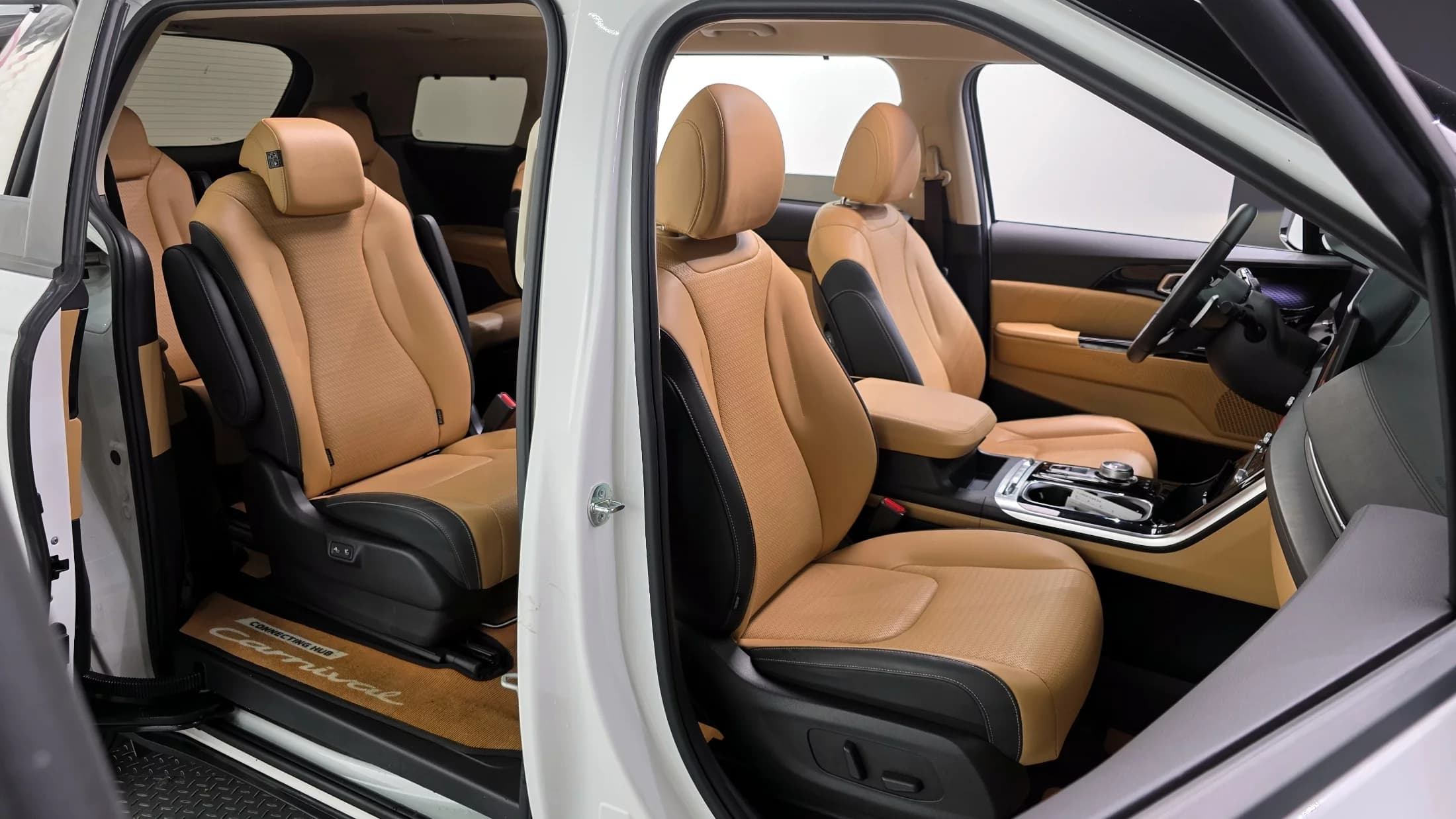 Kia Carnival Gasoline 9-Seater Signature, 2023 г. 66035 км. — фото 11