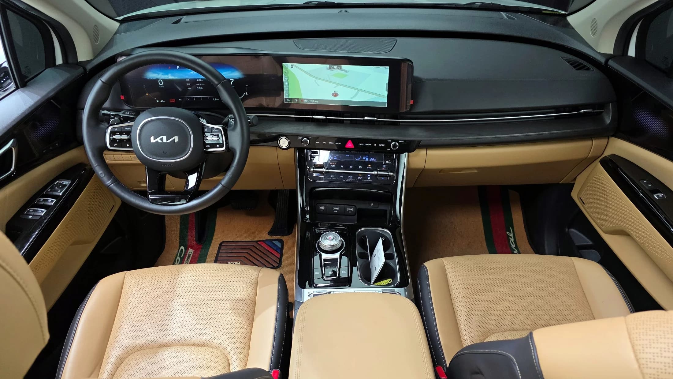 Kia Carnival Gasoline 9-Seater Signature, 2023 г. 66035 км. — фото 7