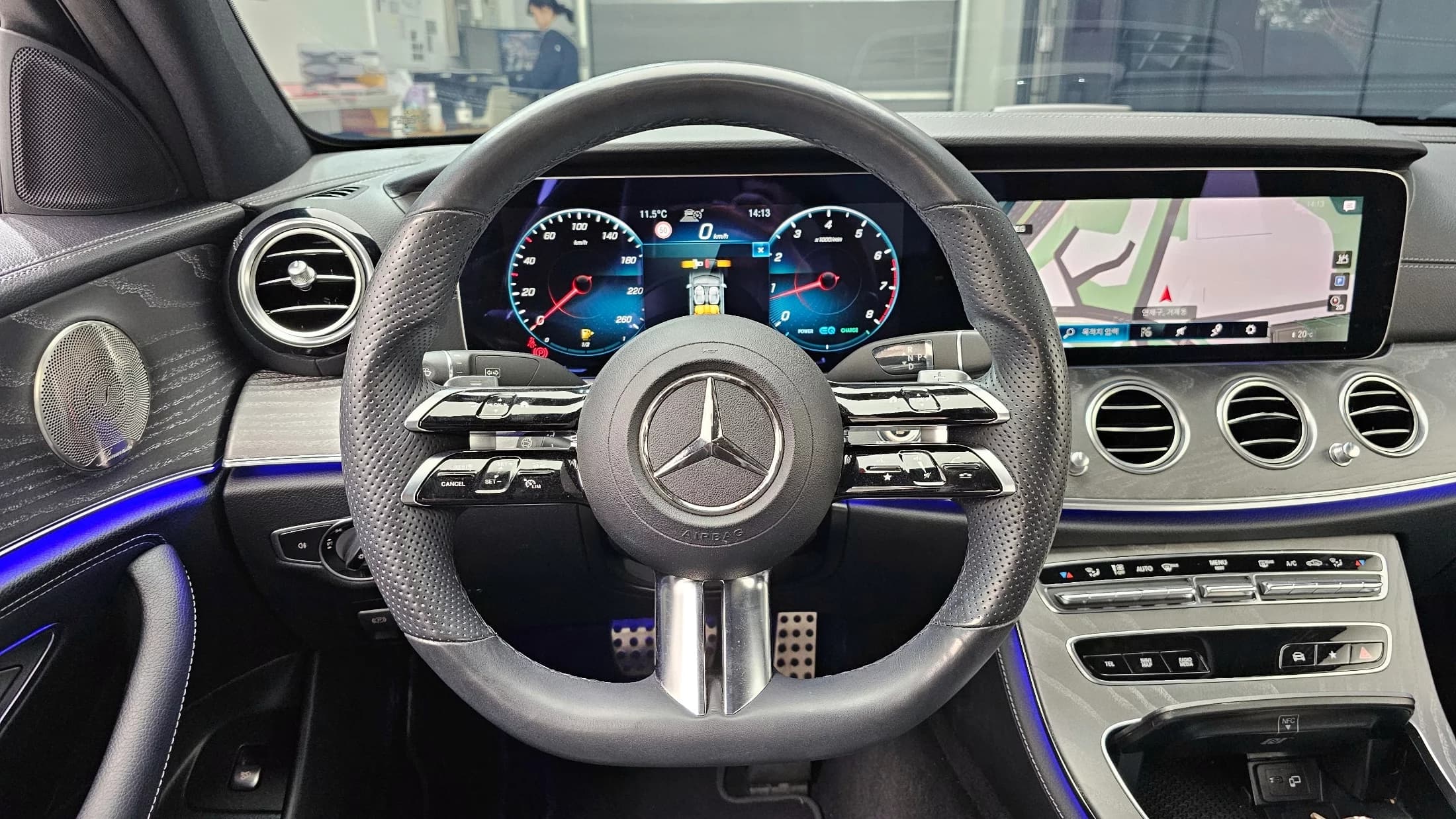 Mercedes-Benz E-Class E350 4MATIC AMG Line, 2022 г. 63658 км. — фото 13