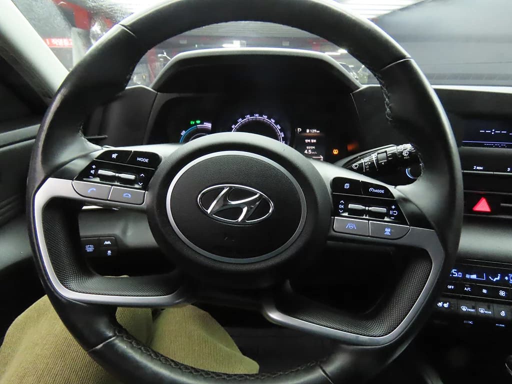 Hyundai AVANTE (Хендай Элантра) Modern, гибрид, 2021 г. 121108 км. — фото 8