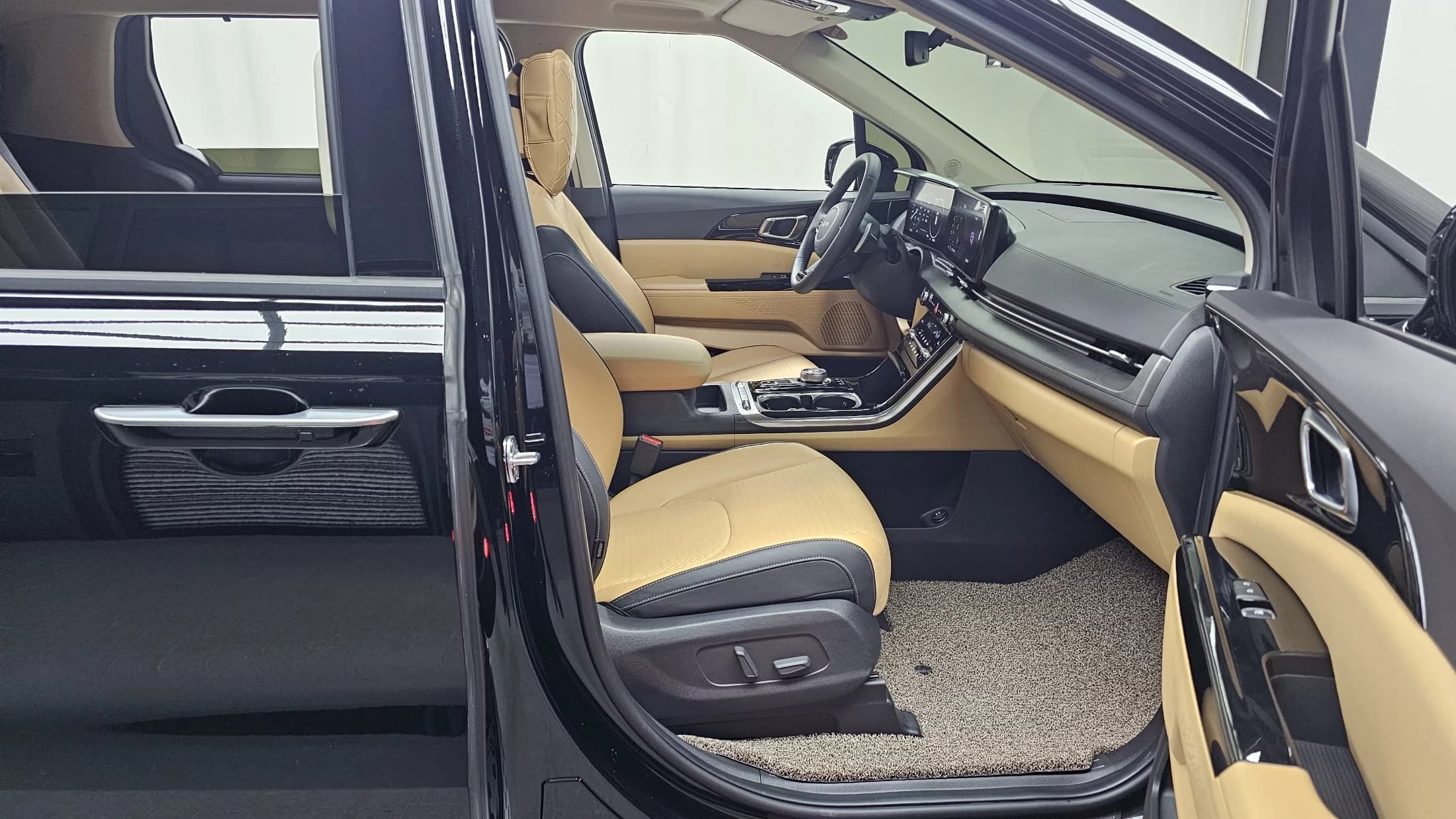 Kia Carnival 7-Seater Noblesse, 2021 г. 65494 км. — фото 11