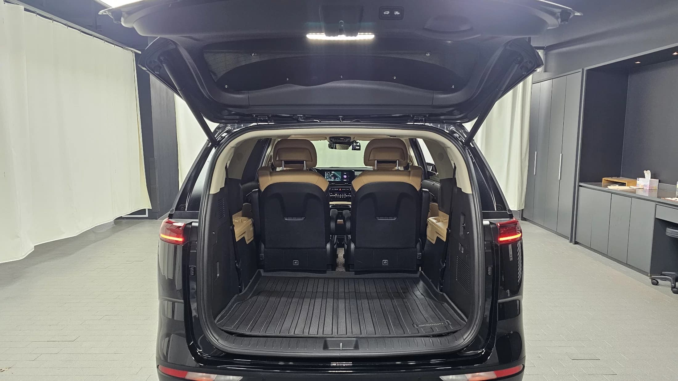 Kia Carnival 7-Seater Noblesse, 2021 г. 65494 км. — фото 20