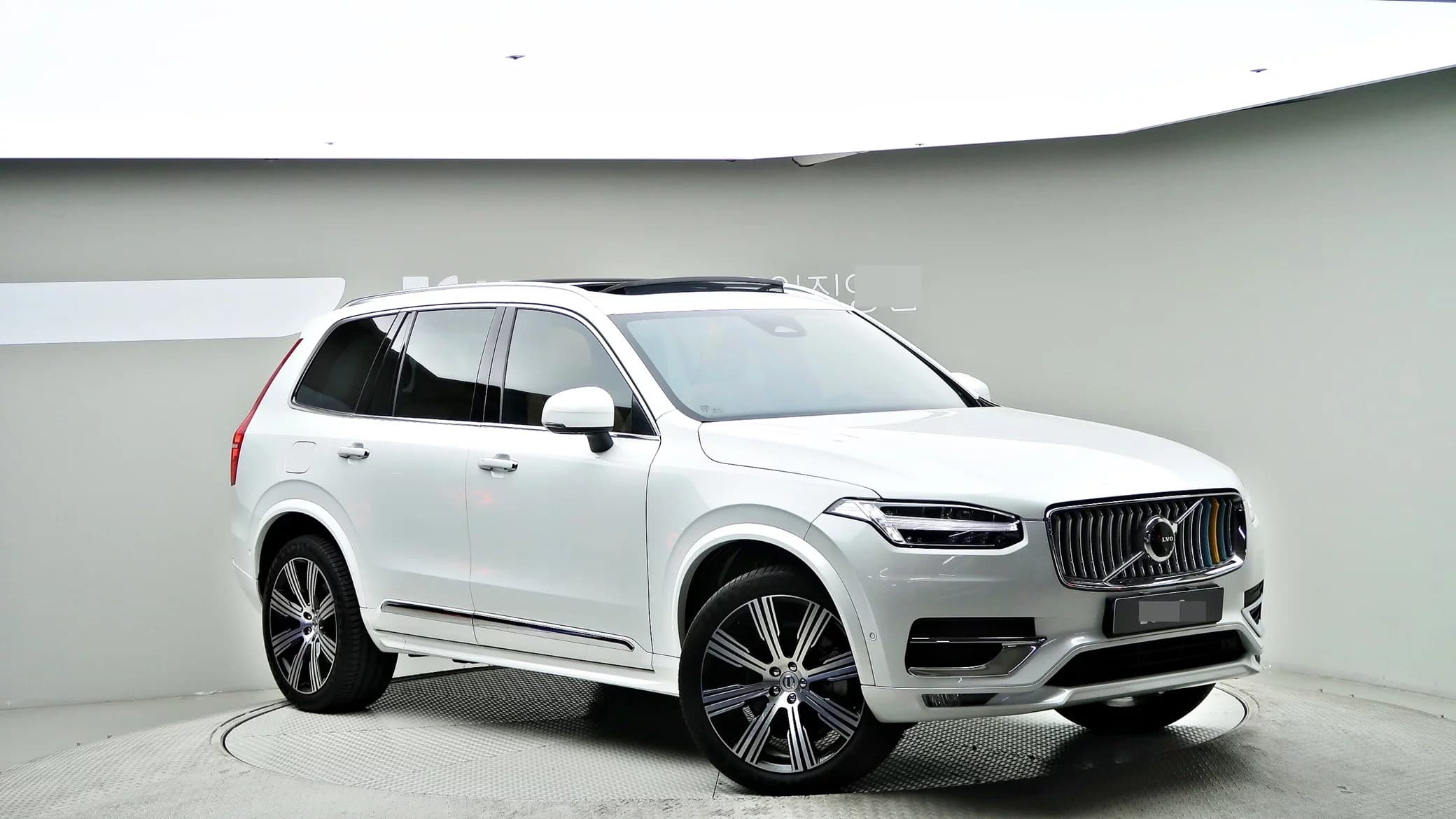 Volvo XC90 B6 Ultimate Bright, 2023 г. 19778 км. — фото 3