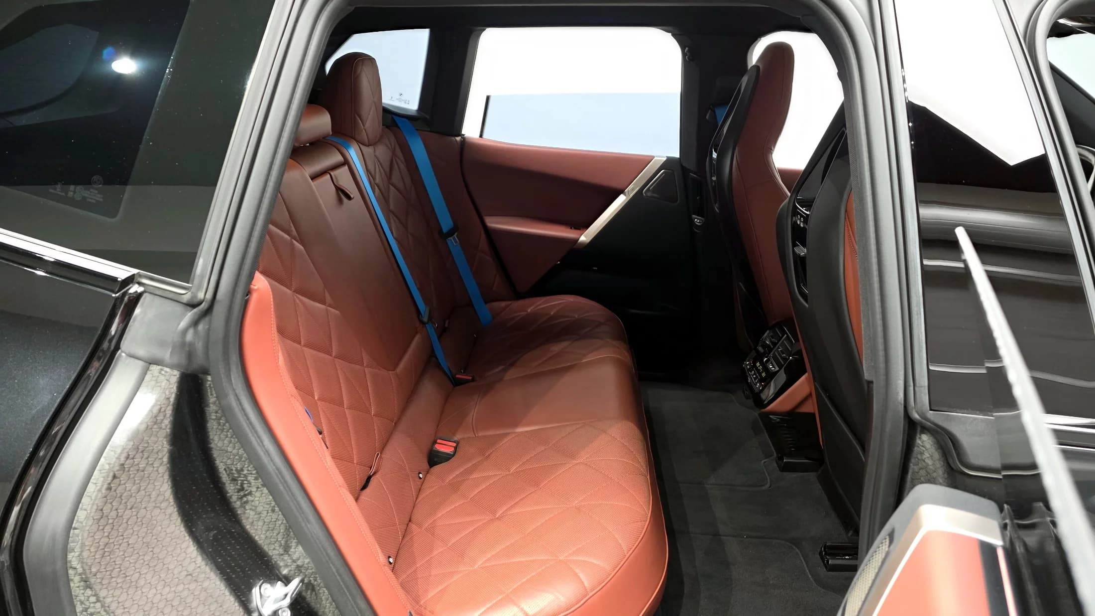 BMW iX xDrive50 Sports Plus, электромобиль, 2023 г. 36309 км. — фото 12