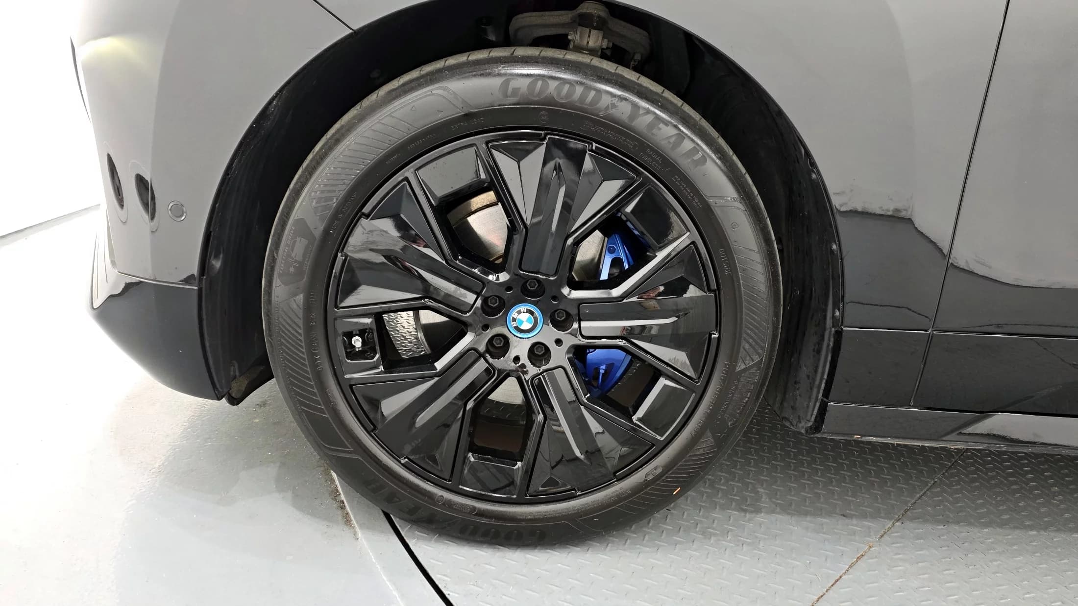 BMW iX xDrive50 Sports Plus, электромобиль, 2023 г. 36309 км. — фото 5