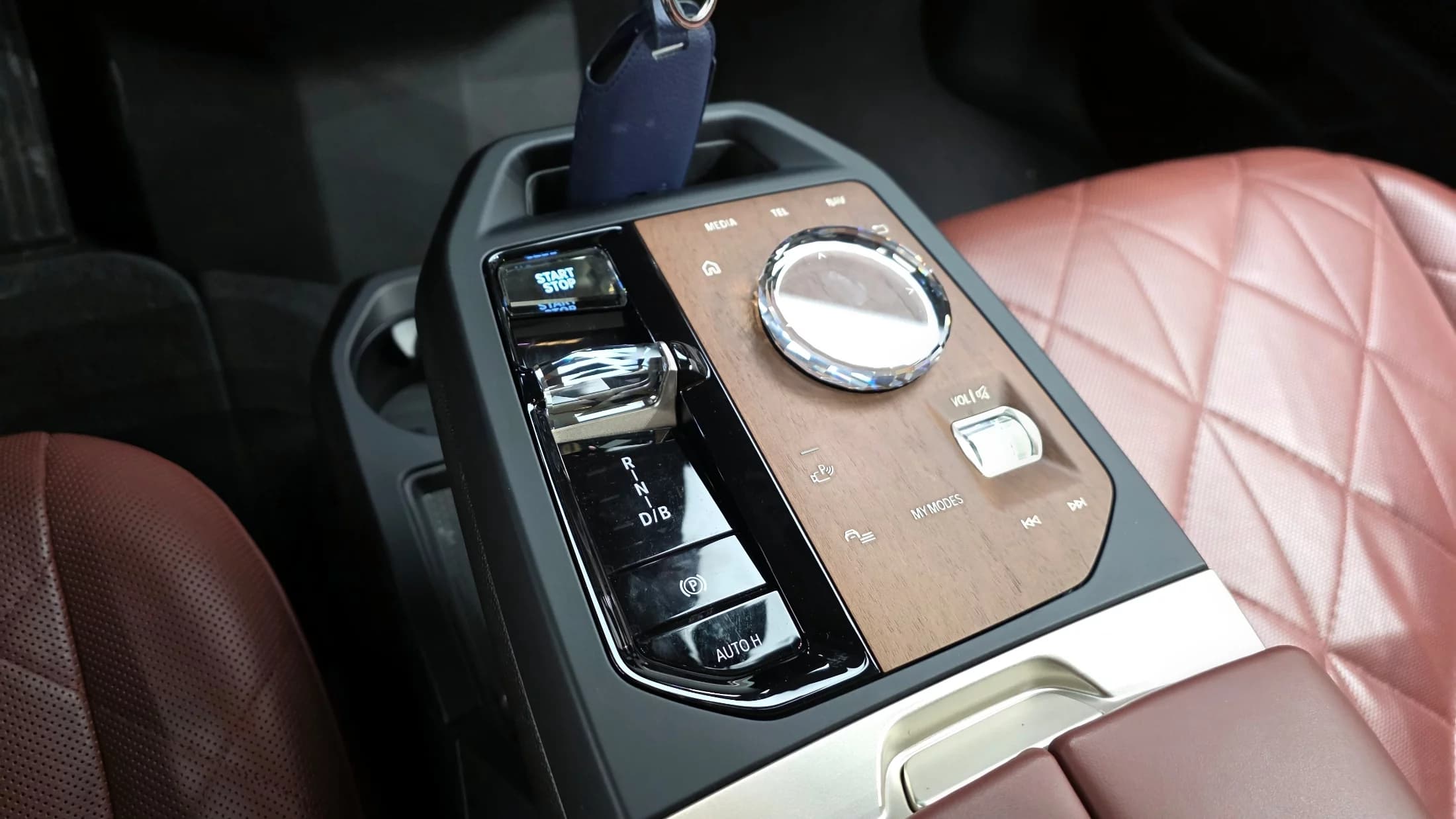 BMW iX xDrive50 Sports Plus, электромобиль, 2023 г. 36309 км. — фото 9