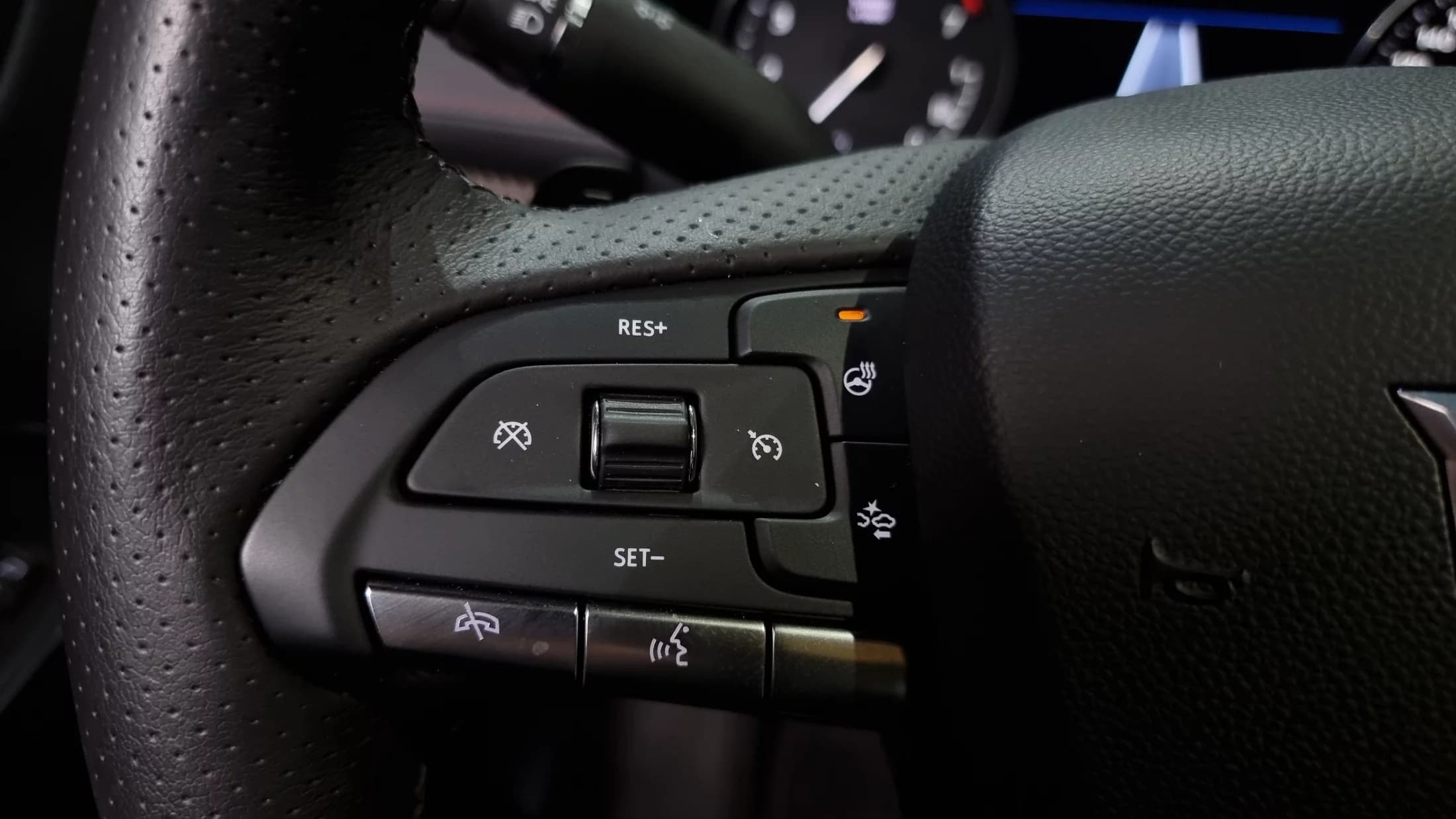 Cadillac XT4 2.0 Sport AWD, 2022 г. 4976 км. — фото 14