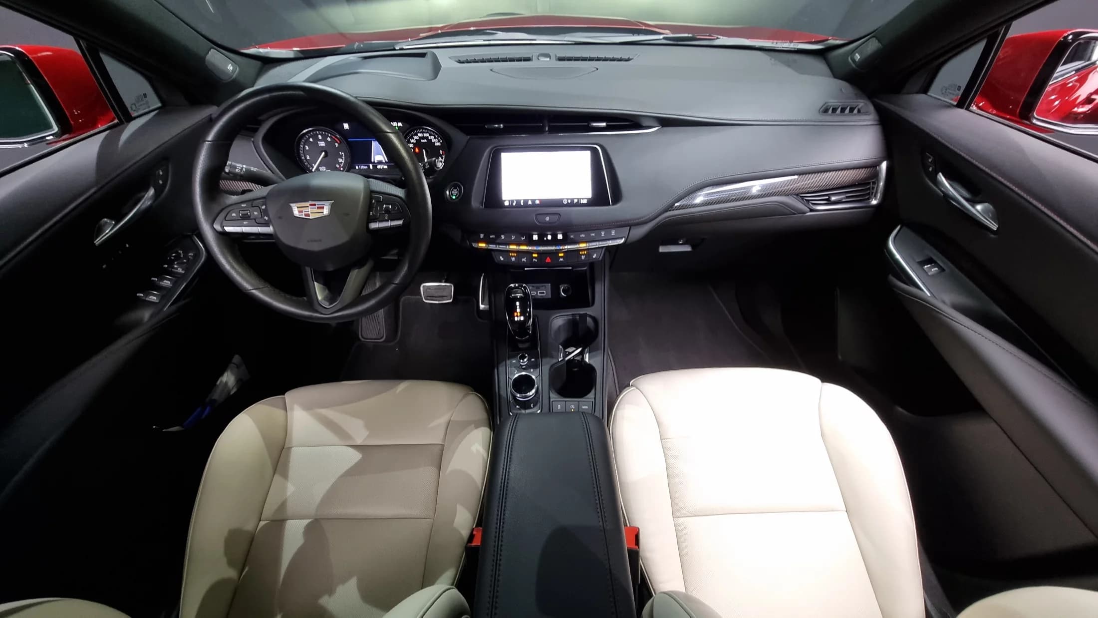 Cadillac XT4 2.0 Sport AWD, 2022 г. 4976 км. — фото 7
