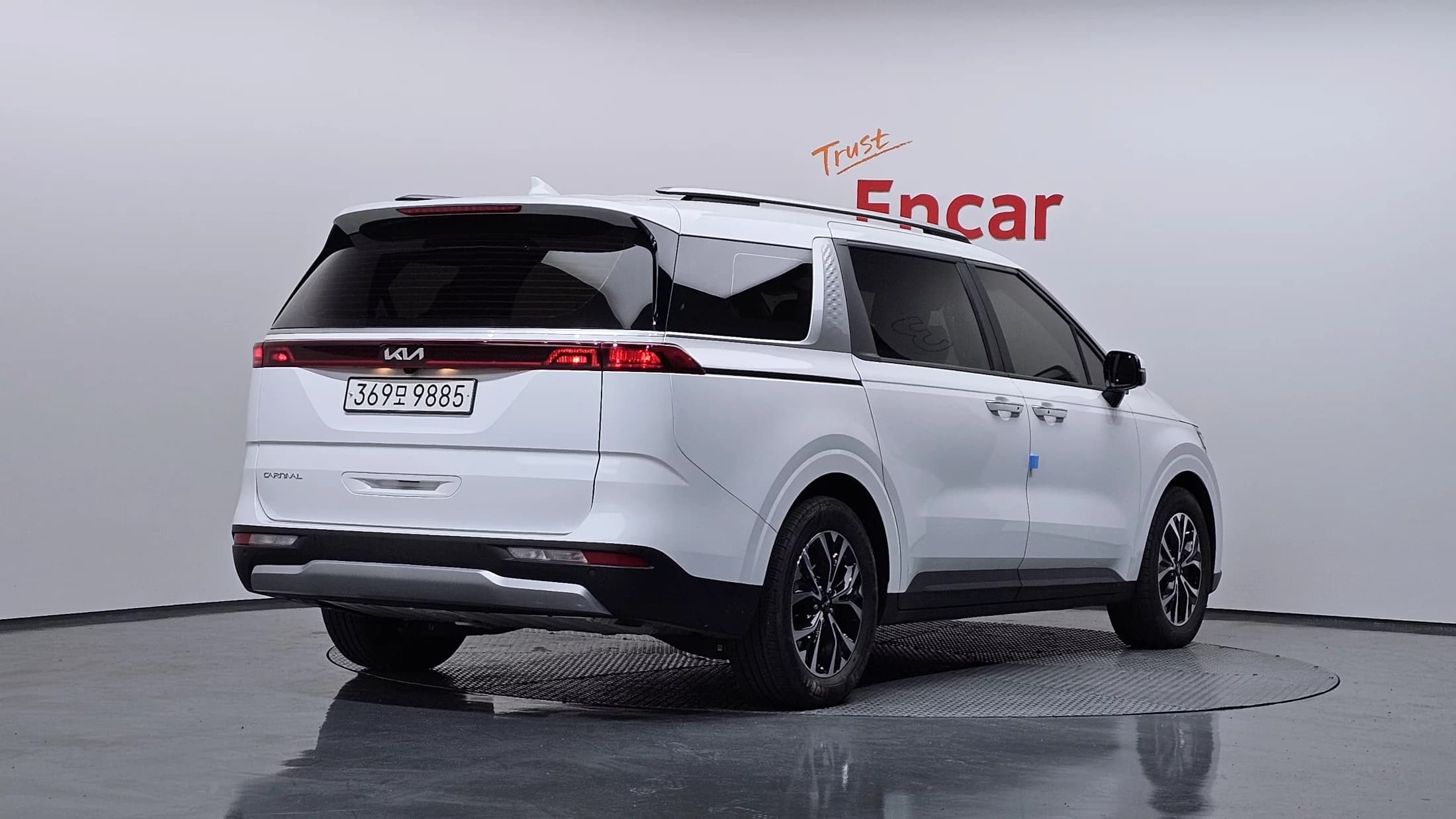 Kia Carnival 9-Seater Prestige, 2023 г. 53392 км. — фото 2