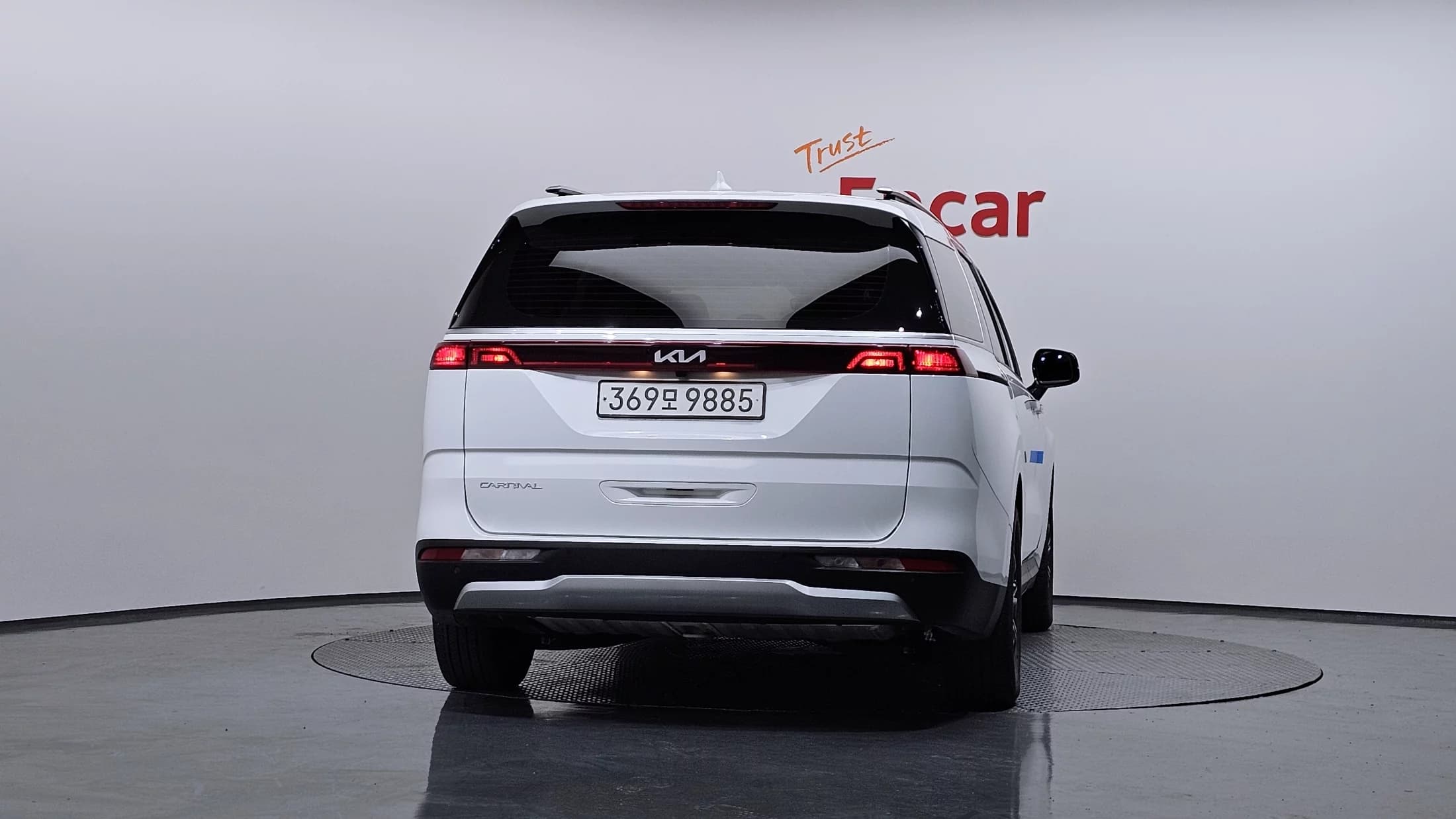 Kia Carnival 9-Seater Prestige, 2023 г. 53392 км. — фото 4