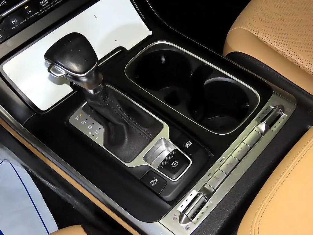 Kia Carnival Gasoline 9-Seater Prestige, 2022 г. 48185 км. — фото 12