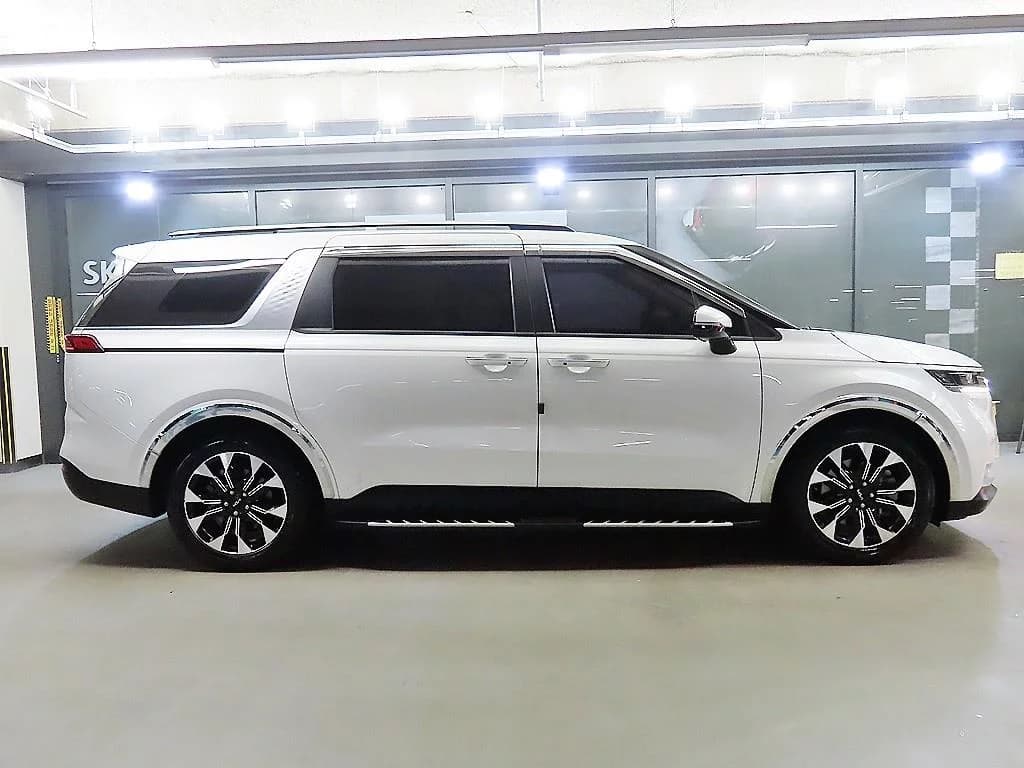 Kia Carnival Gasoline 9-Seater Prestige, 2022 г. 48185 км. — фото 3