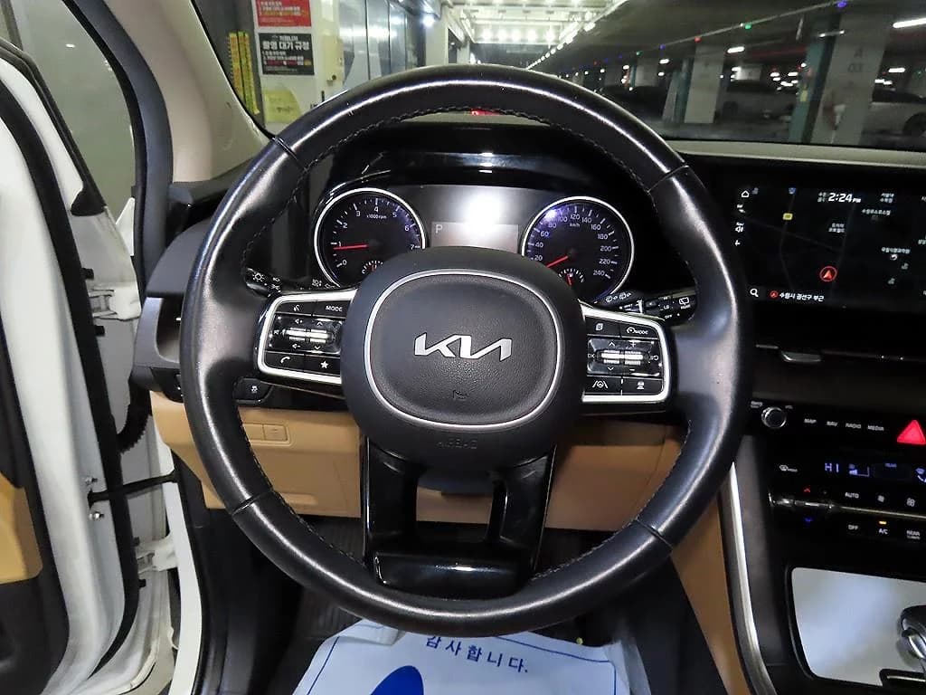 Kia Carnival Gasoline 9-Seater Prestige, 2022 г. 48185 км. — фото 8